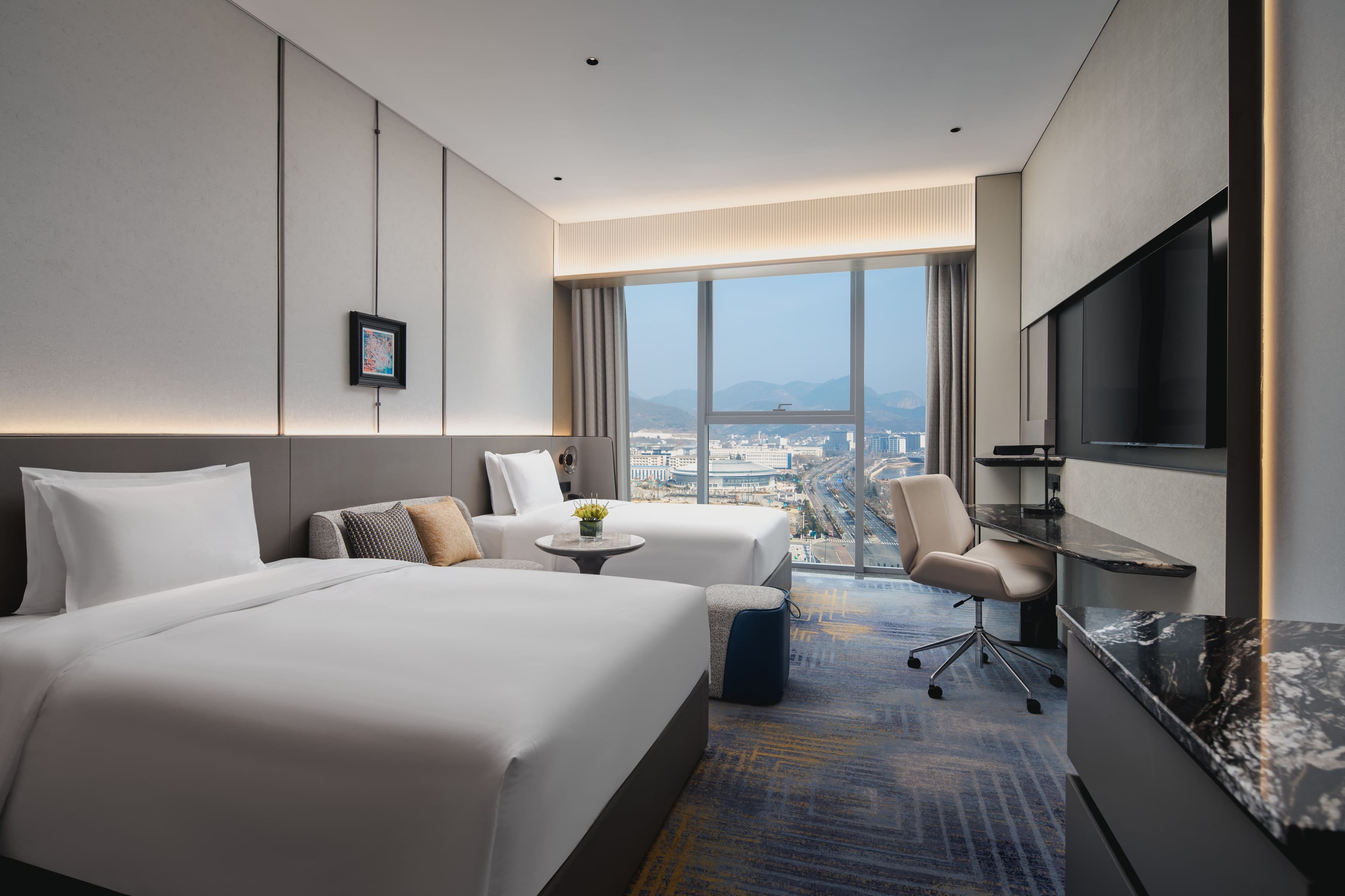 Crowne Plaza Shangluo - Image 2