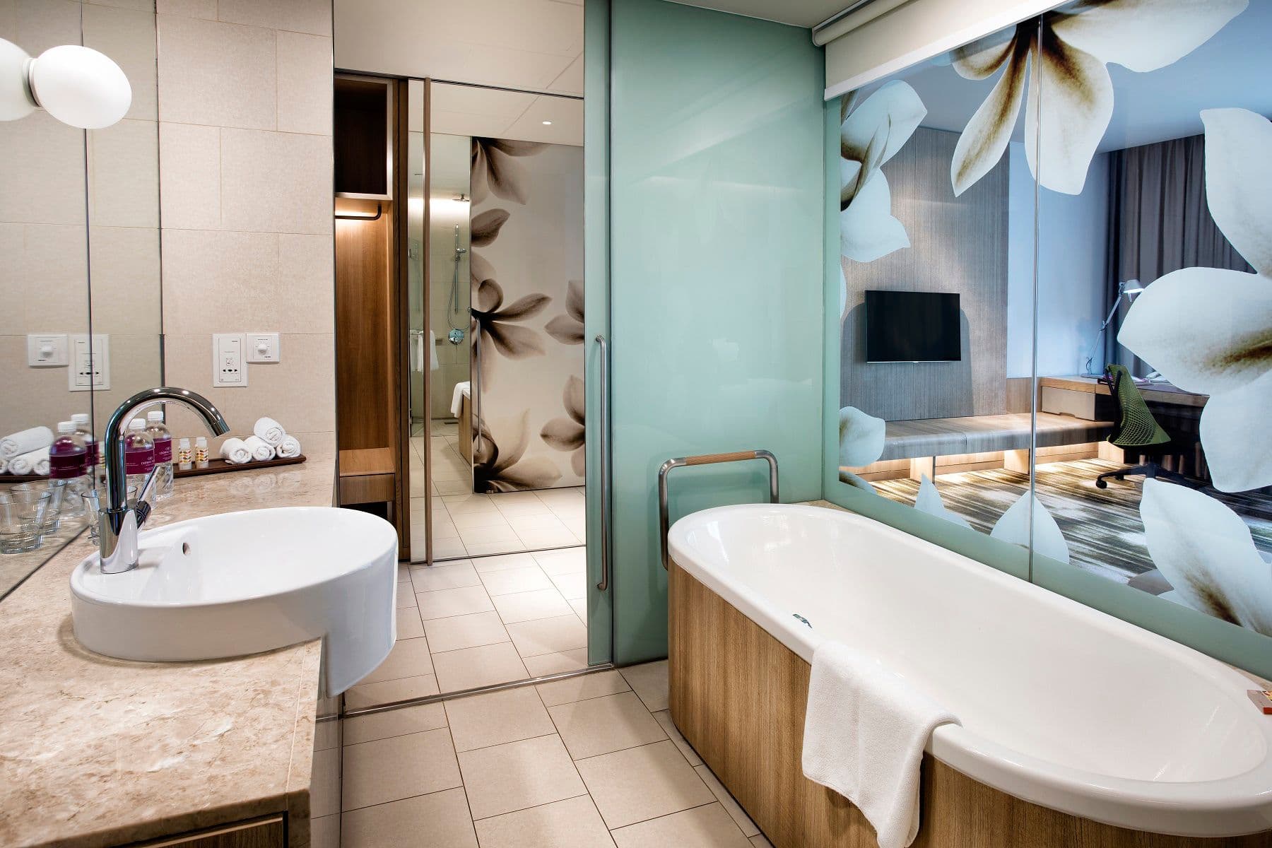 Crowne Plaza Changi Airport - Image 4