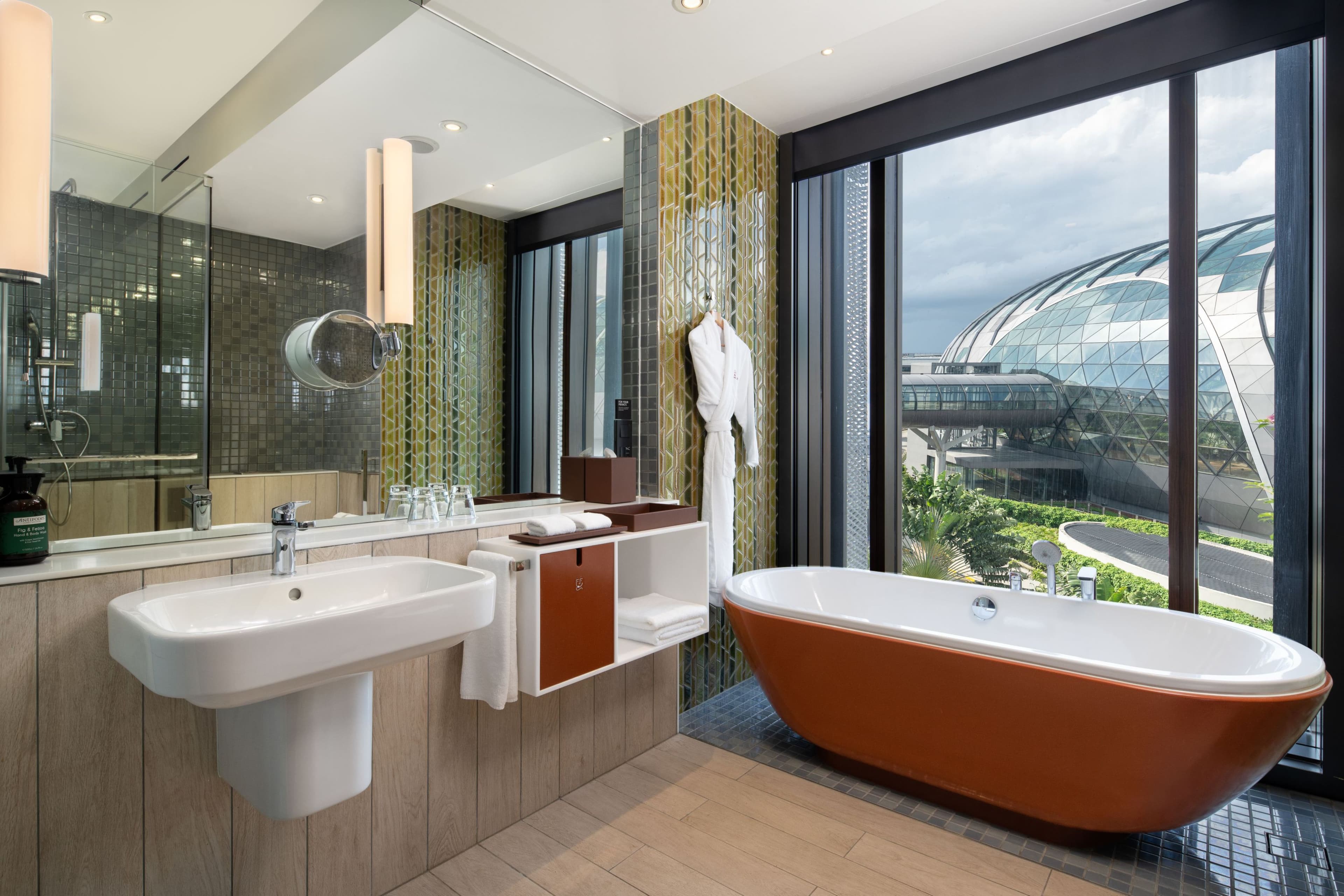 Crowne Plaza Changi Airport — 11