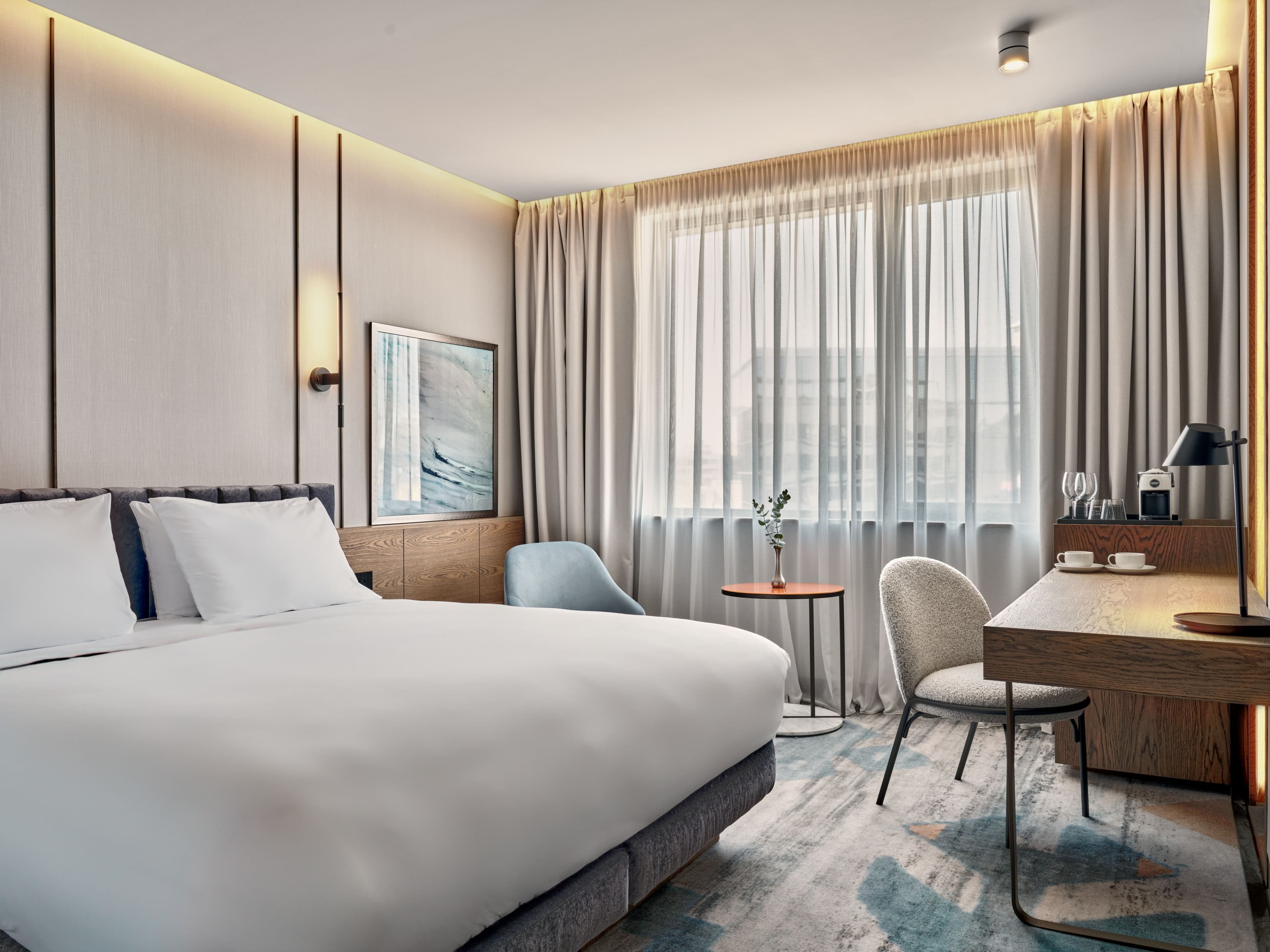 Crowne Plaza Sofia - Image 2