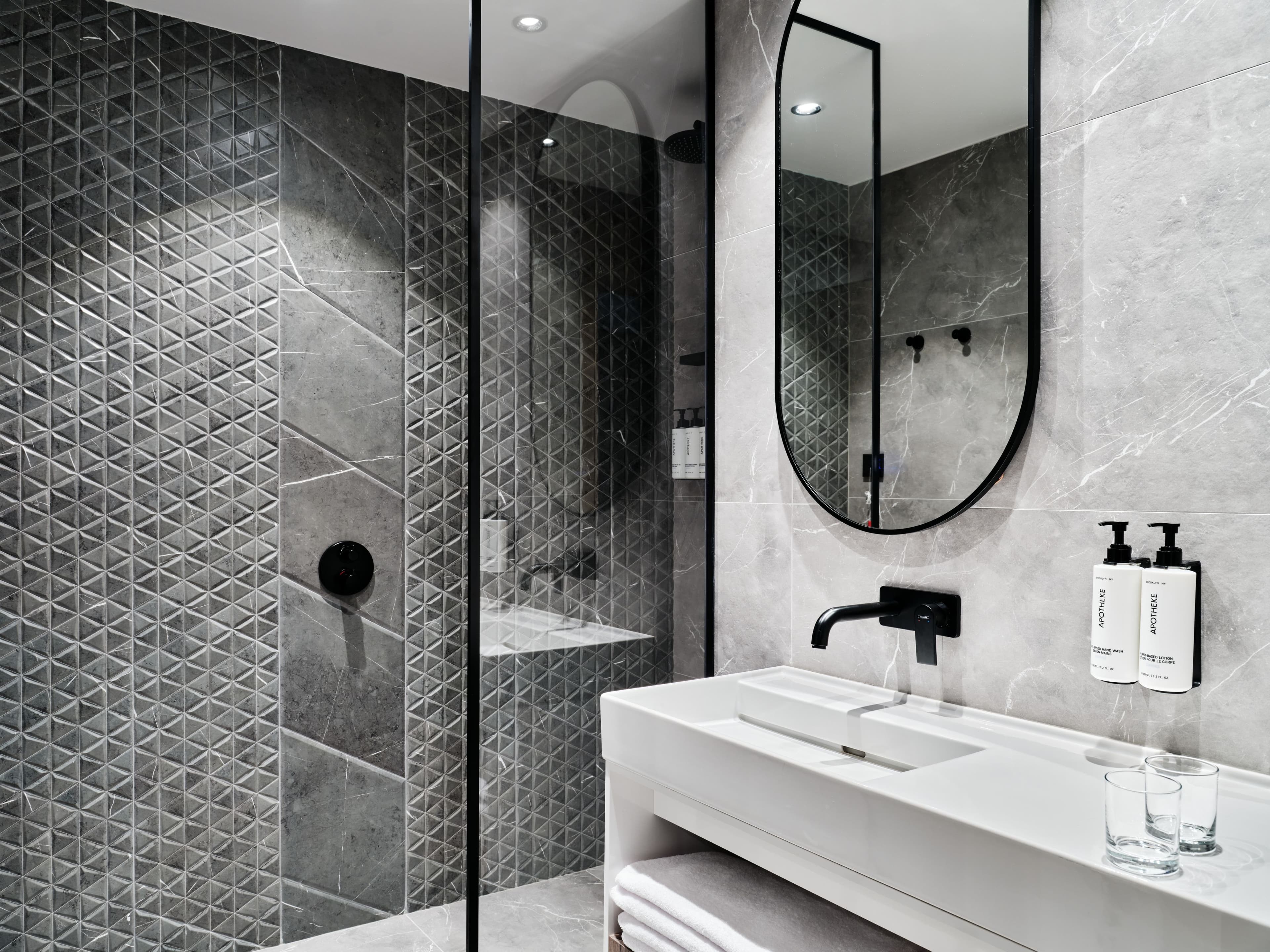Crowne Plaza Sofia - Image 5