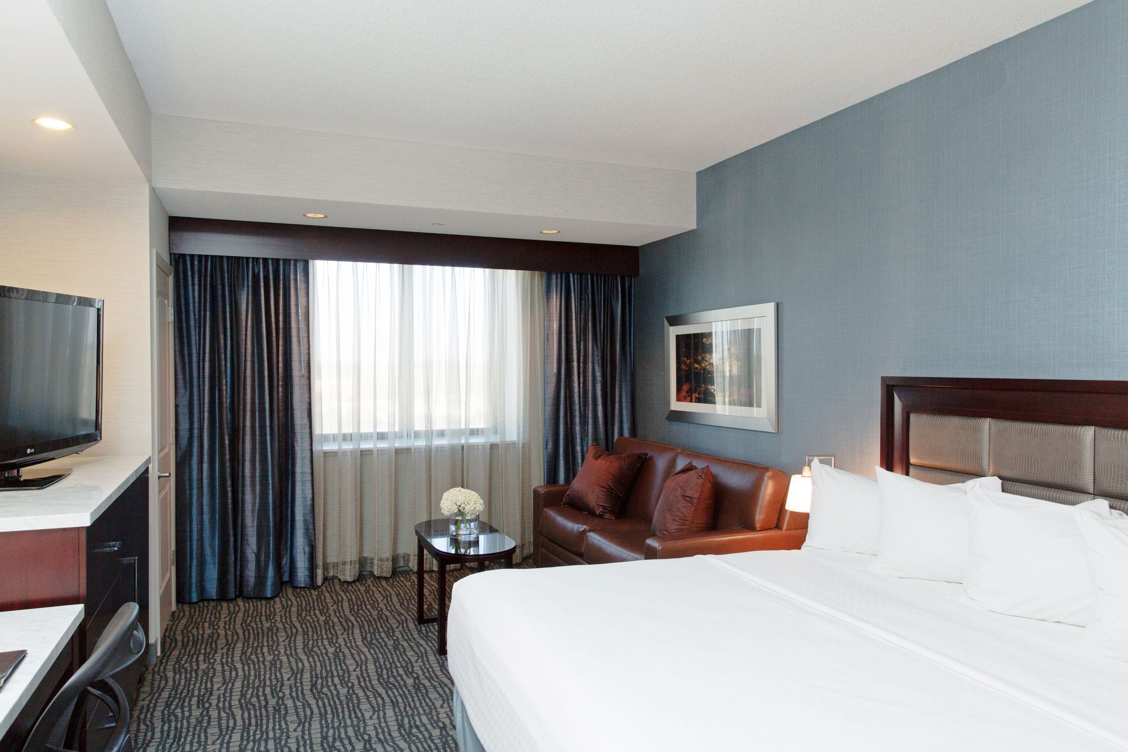 Crowne Plaza Springfield - Convention CTR - Image 4