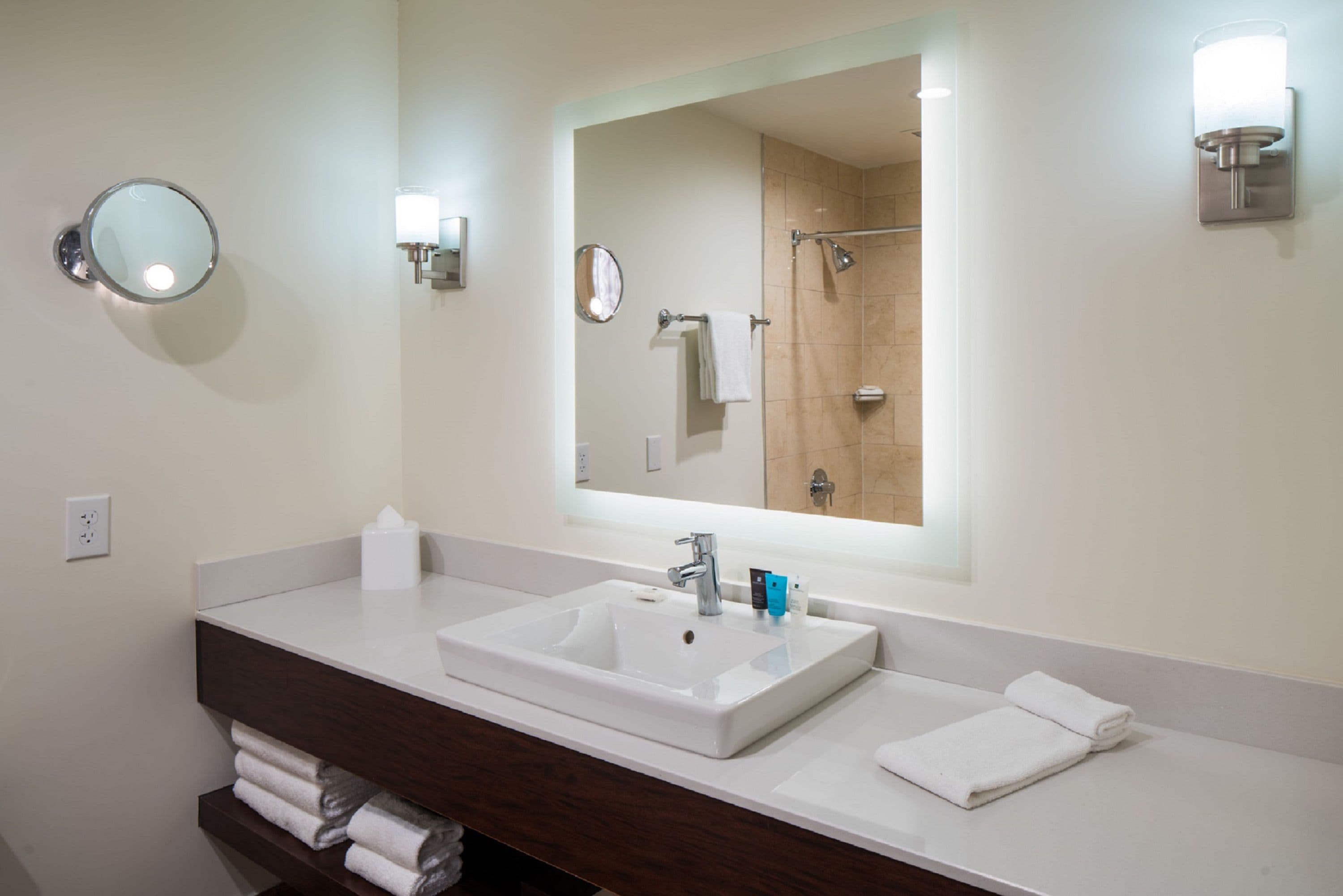 Crowne Plaza Springfield - Convention CTR - Image 5