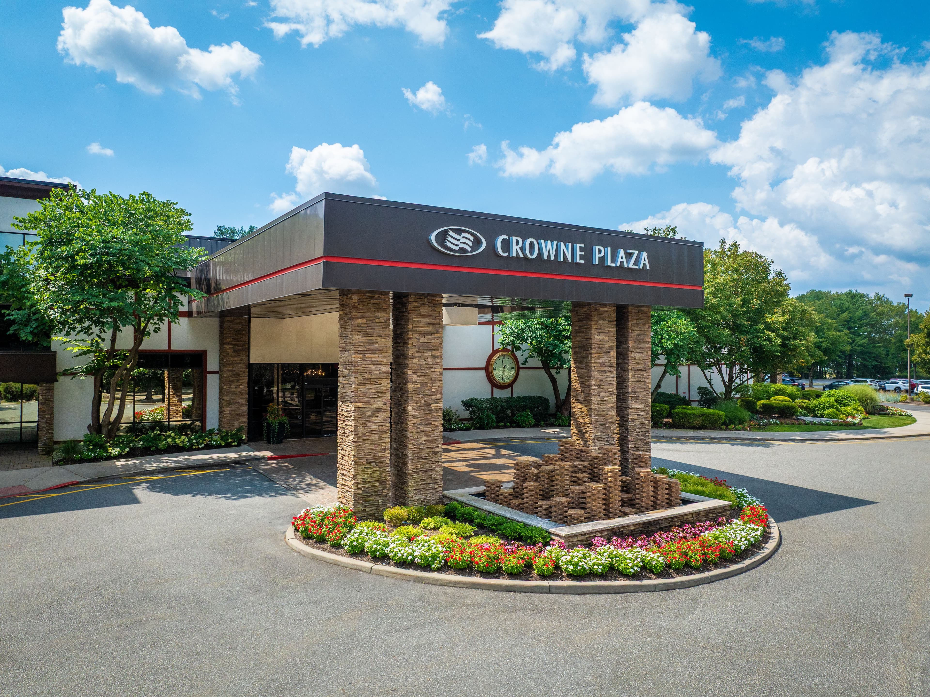 Crowne Plaza Suffern-Mahwah - Image 1