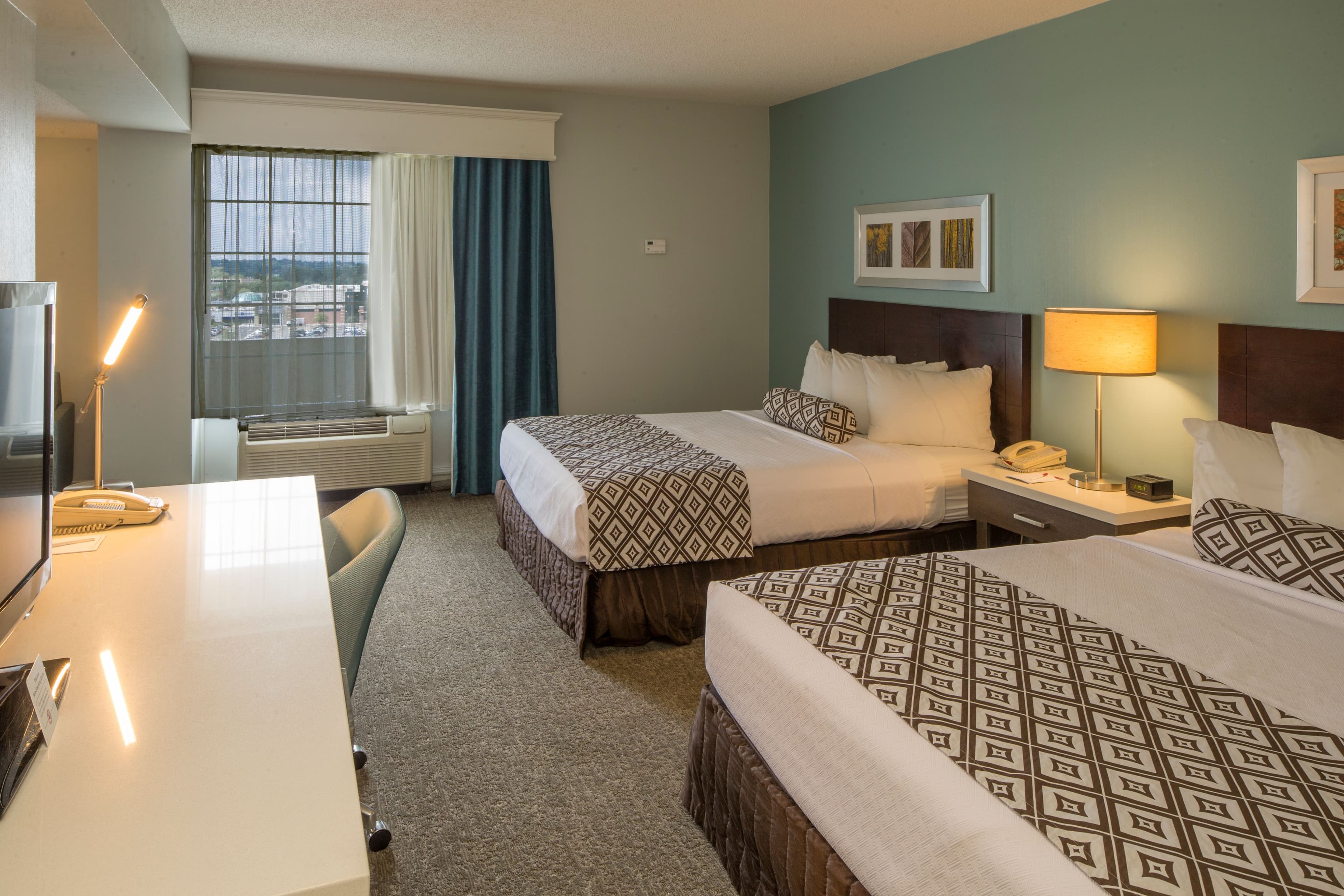 Crowne Plaza Suites Pittsburgh South — 17