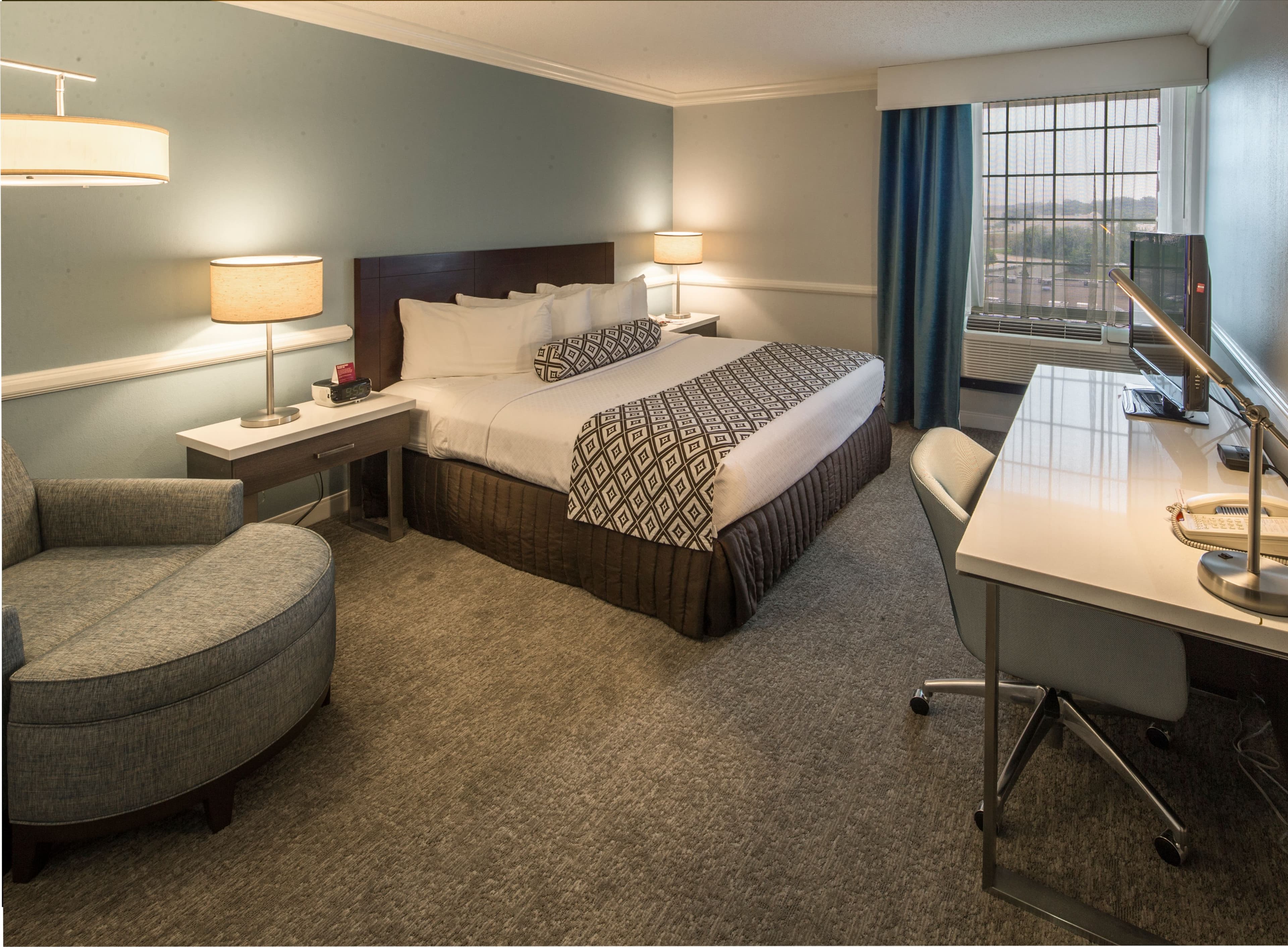 Crowne Plaza Suites Pittsburgh South - Image 3