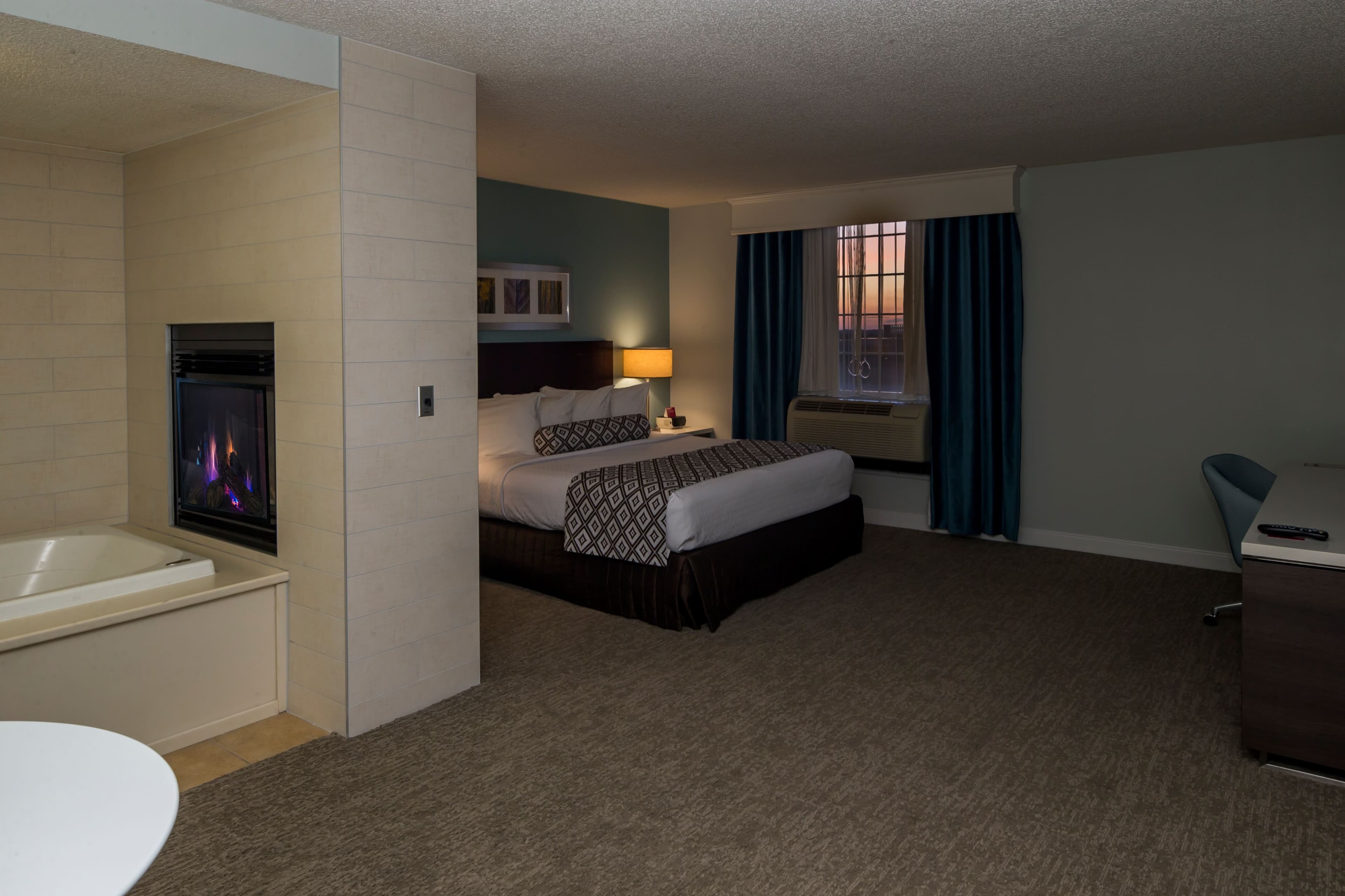 Crowne Plaza Suites Pittsburgh South — 28