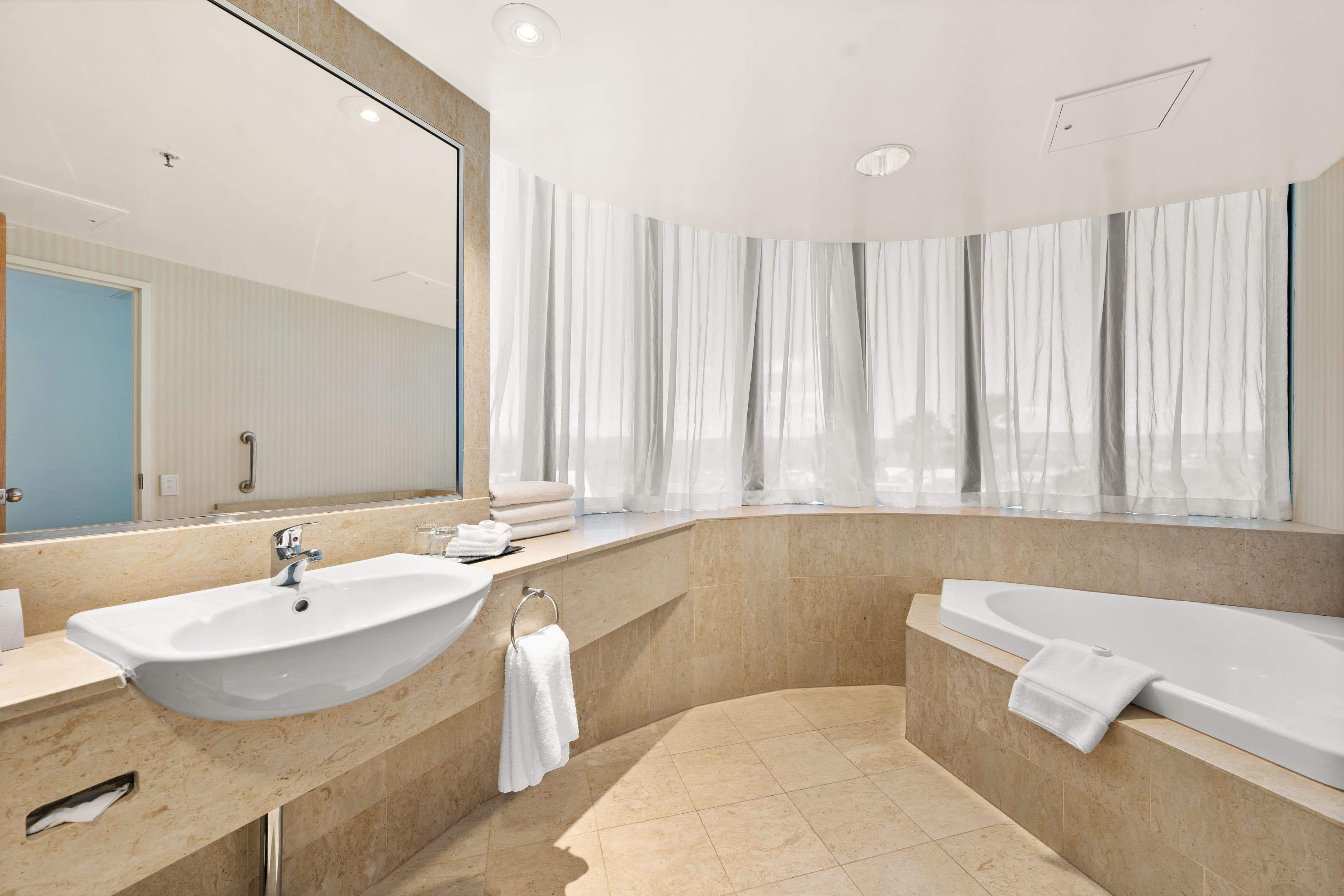 Crowne Plaza Surfers Paradise — 79
