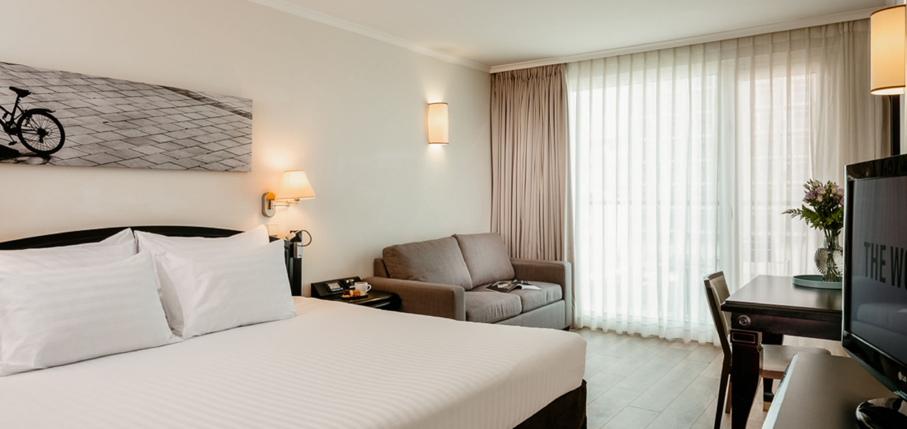 Crowne Plaza Tel Aviv Beach - Image 2