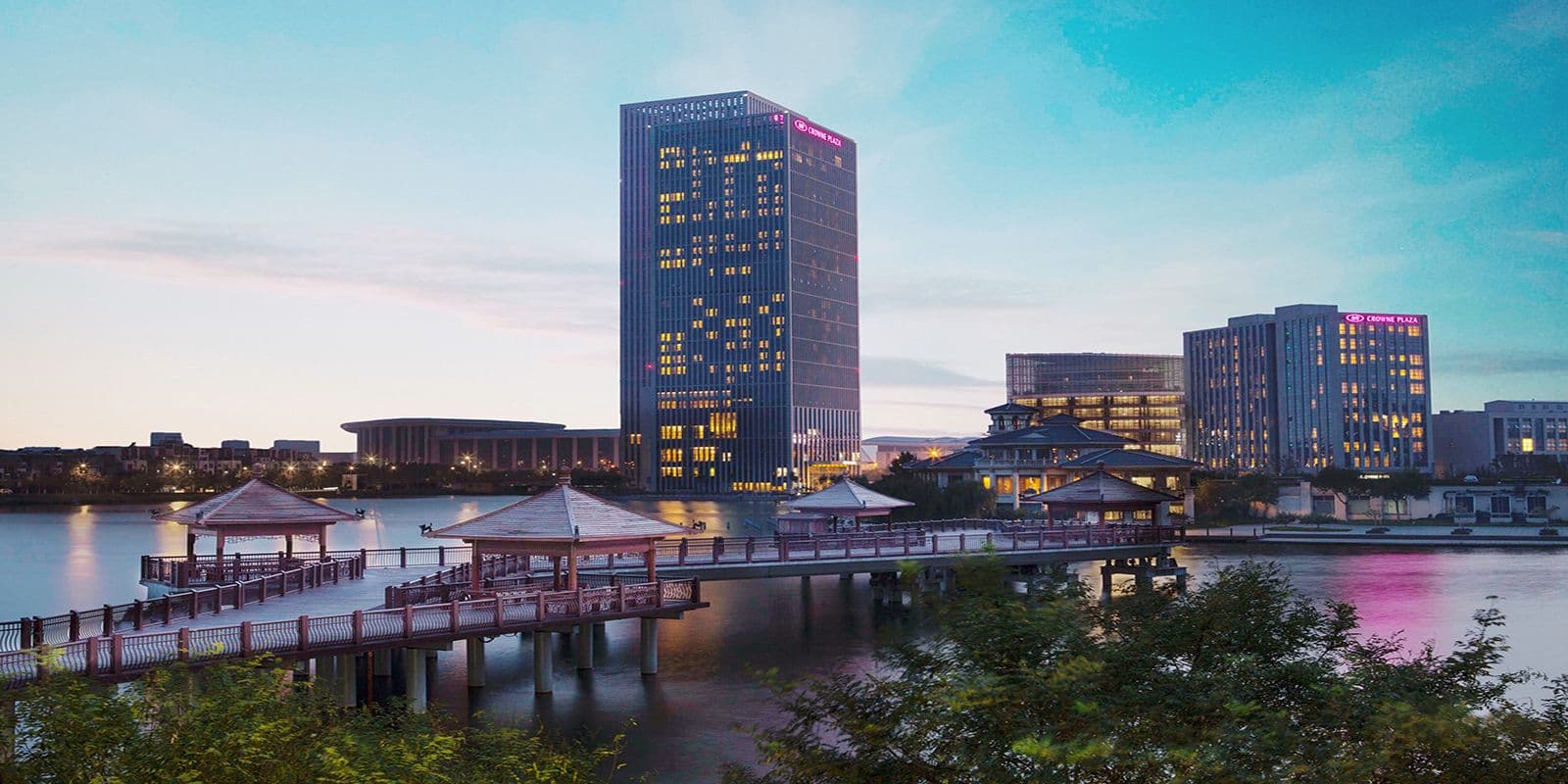 Crowne Plaza Tianjin Meijiangnan - Image 1