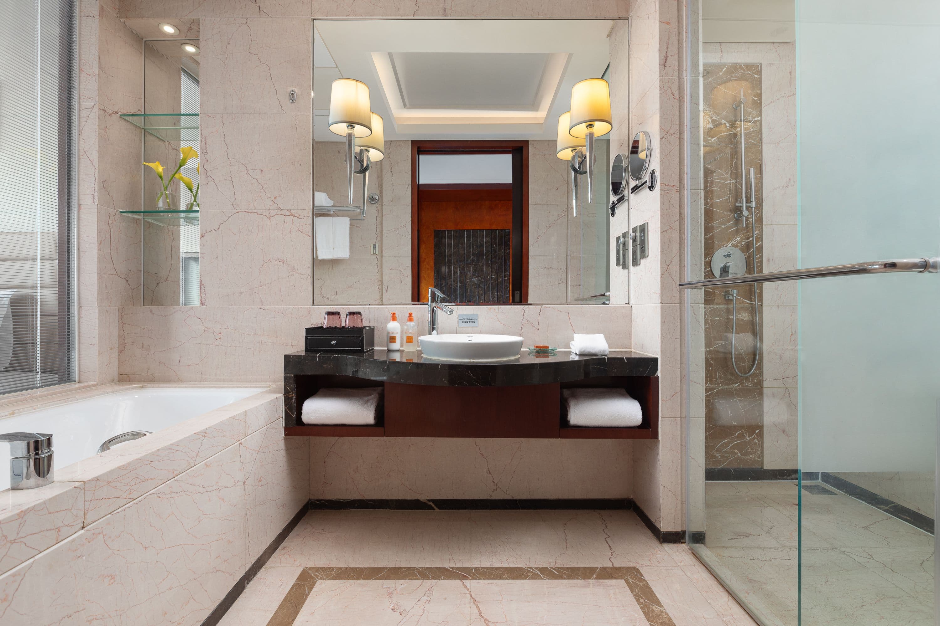 Crowne Plaza Tianjin Binhai Center - Image 4