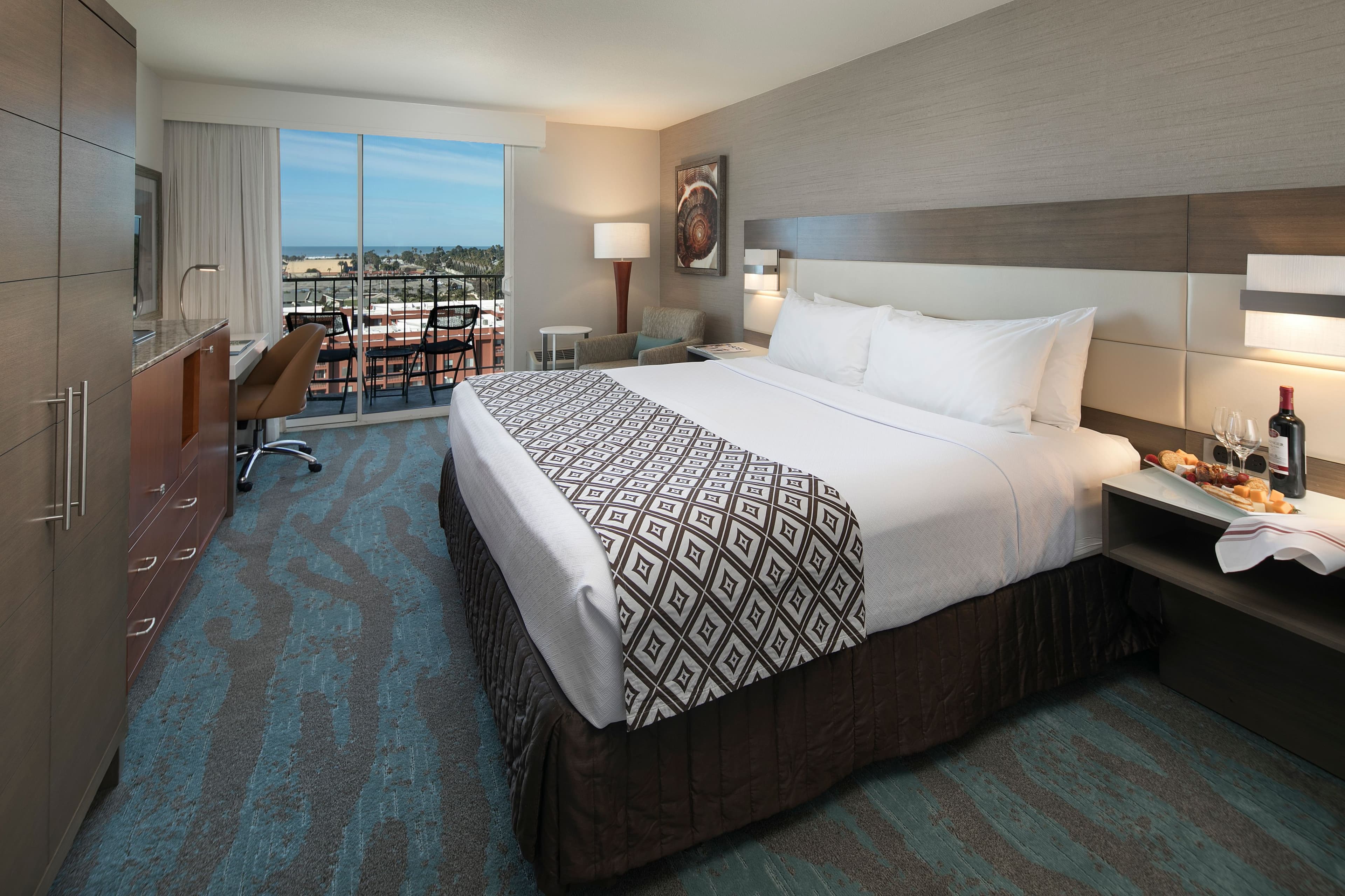 Crowne Plaza Ventura Beach - Image 5