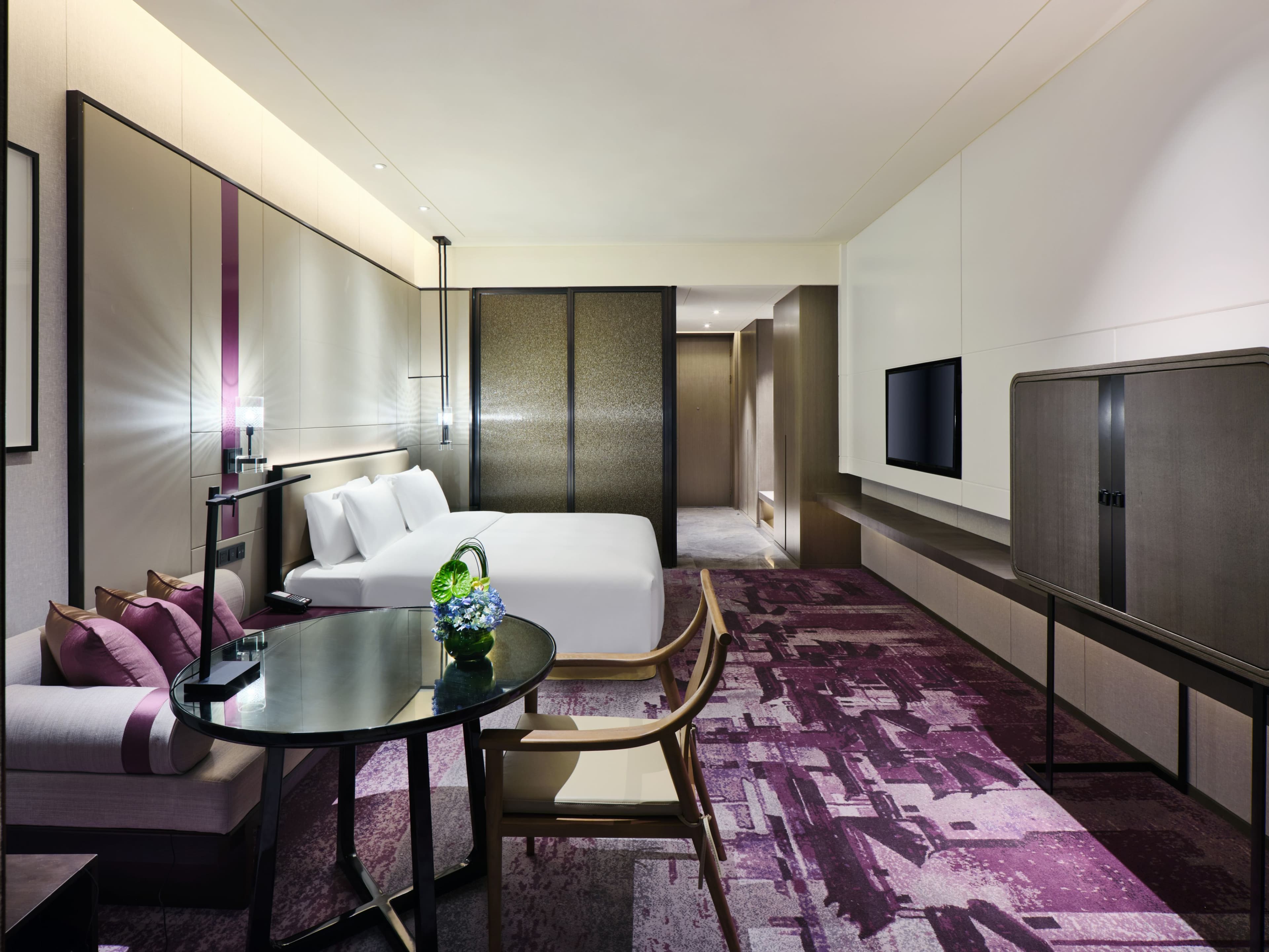 Crowne Plaza Wuxi Lake View - Image 4