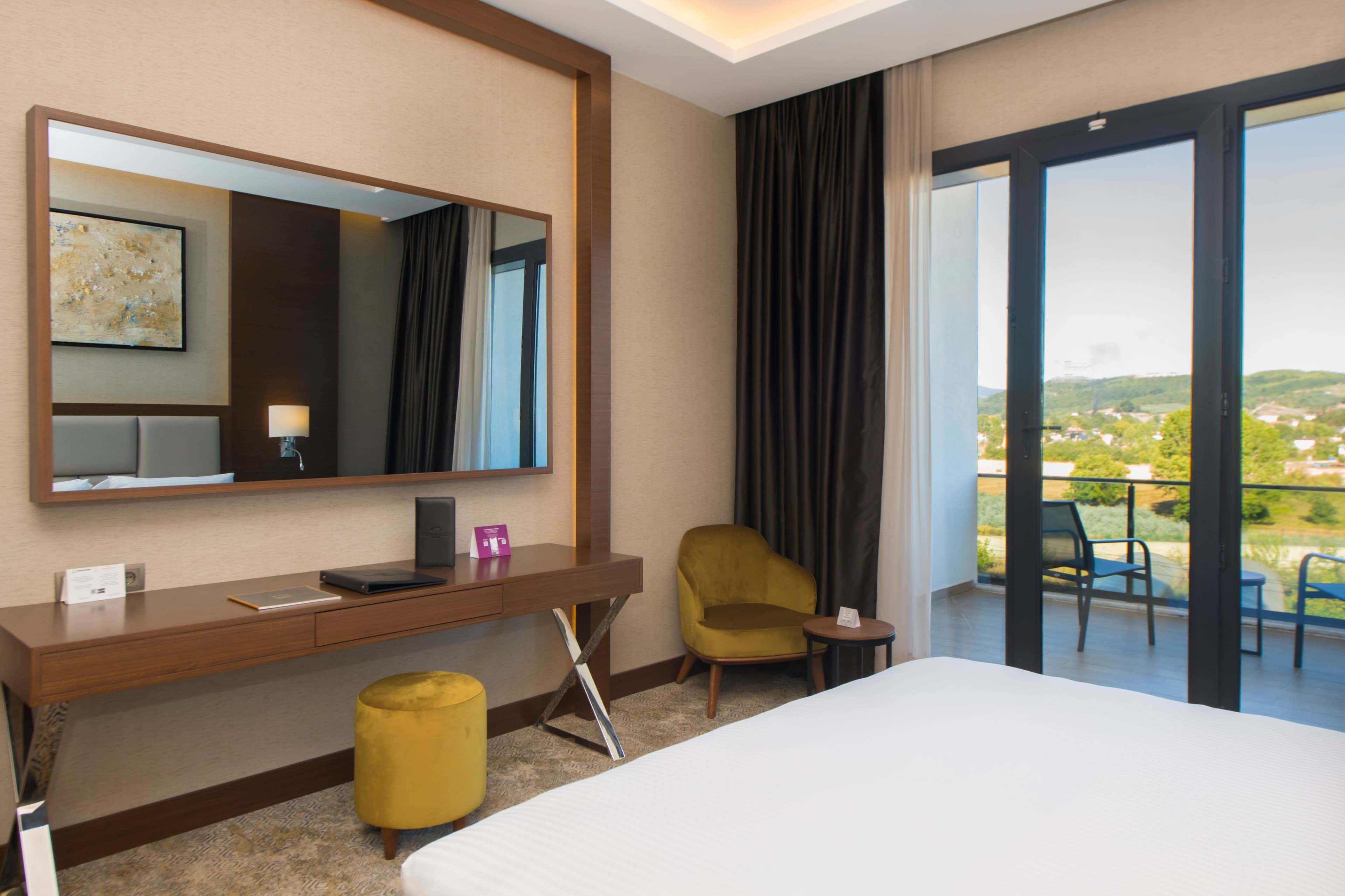 Crowne Plaza Yalova - Image 4
