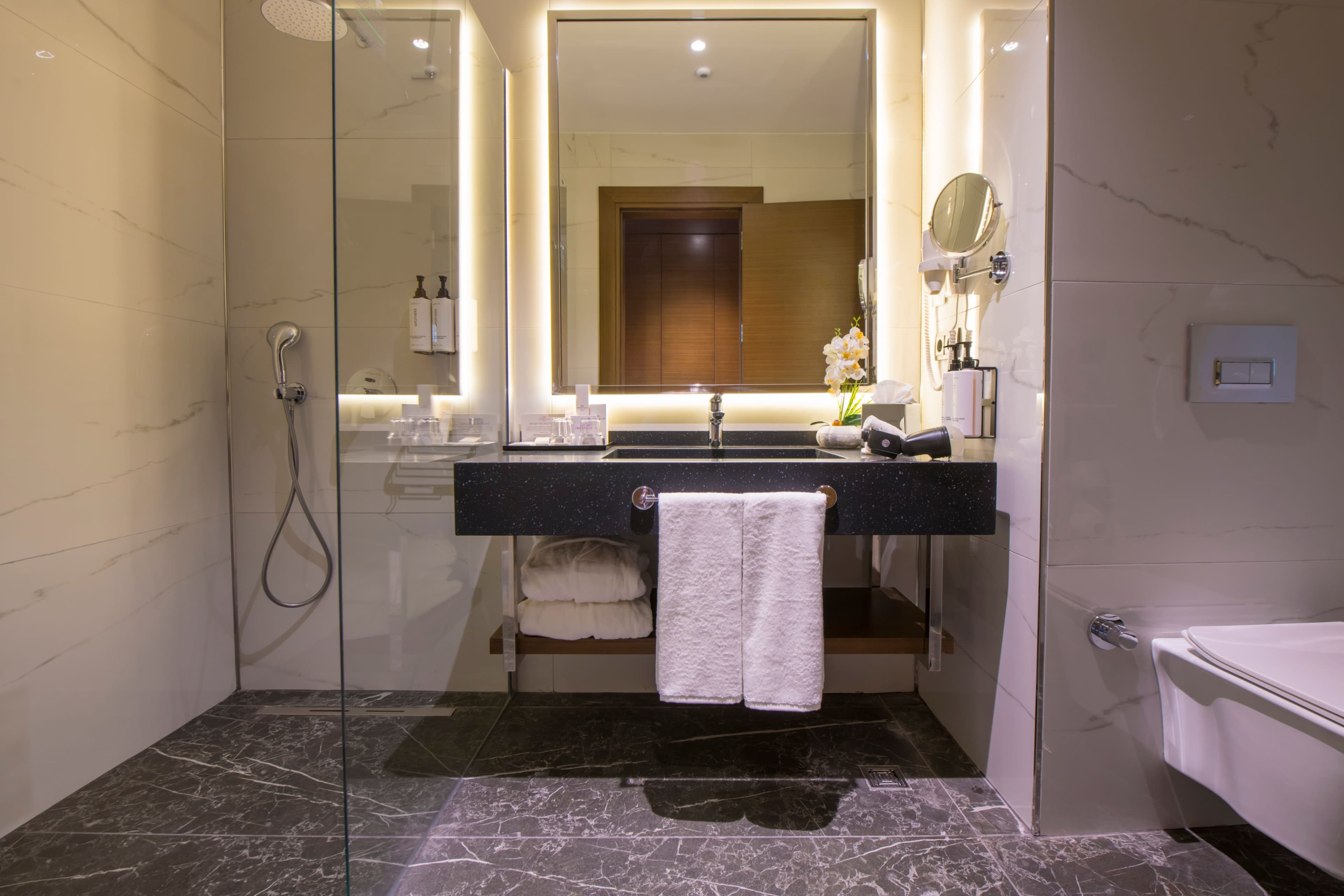 Crowne Plaza Yalova - Image 3