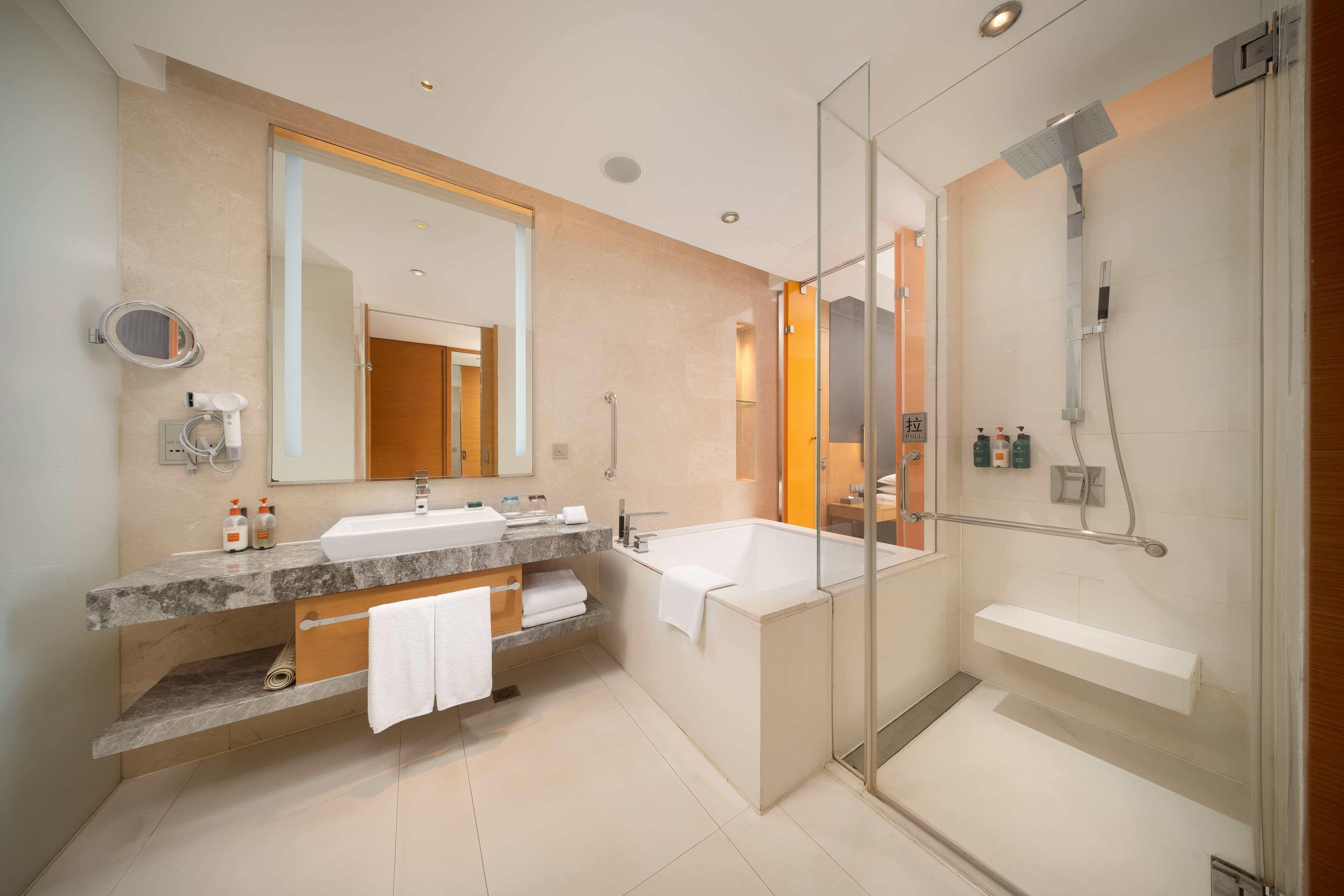 Crowne Plaza Yangzhou - Image 4