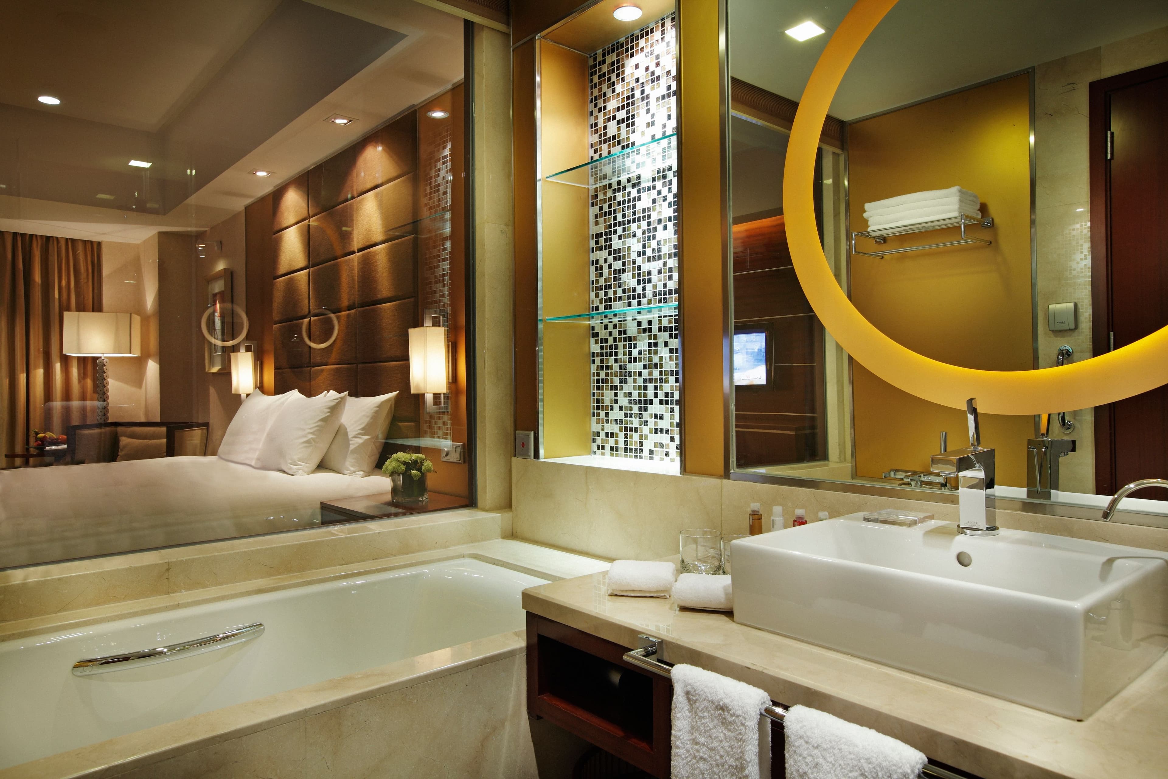 Crowne Plaza Yantai Sea View — 6