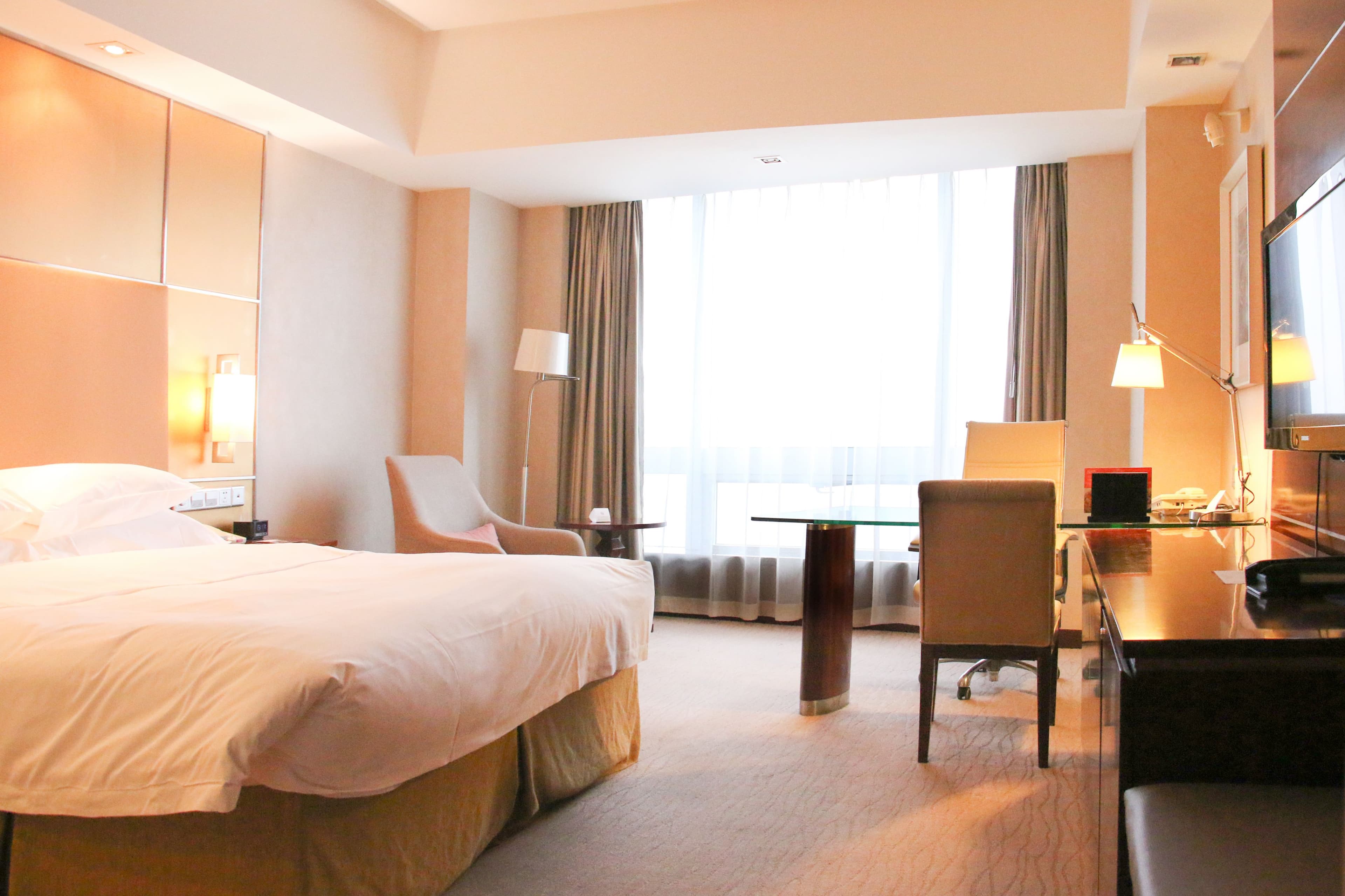 Crowne Plaza Yantai Sea View - Image 4