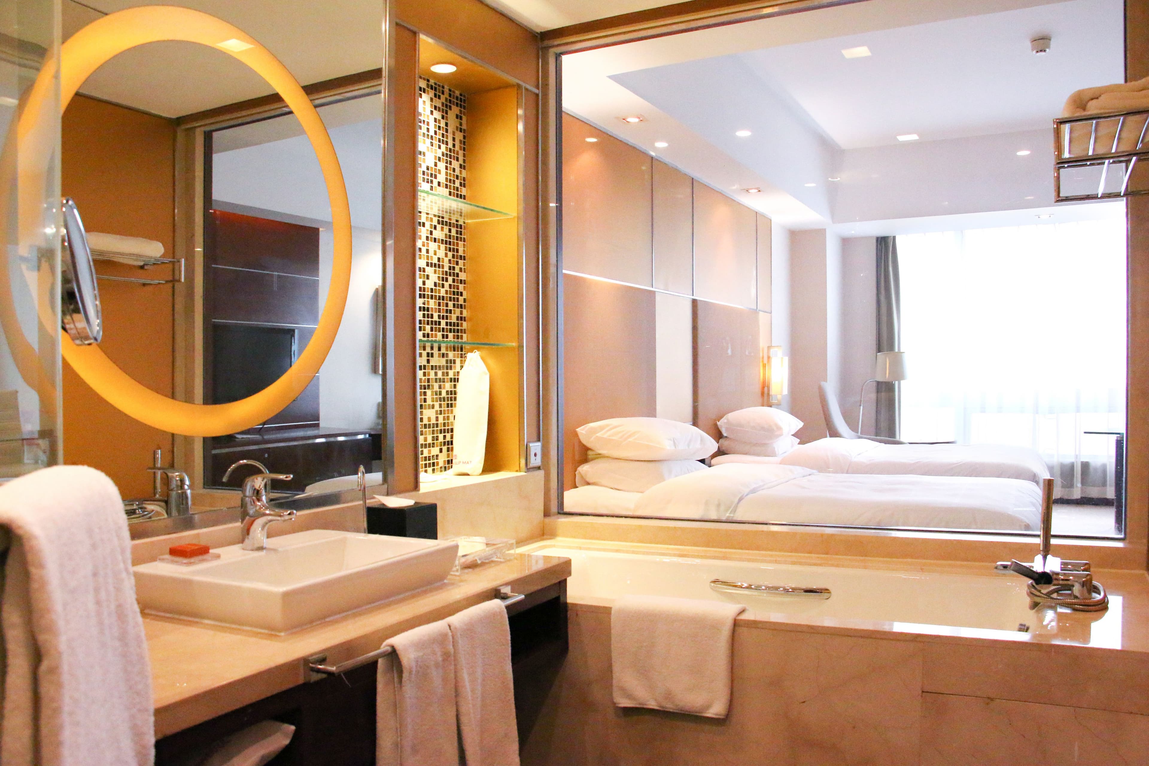Crowne Plaza Yantai Sea View — 9