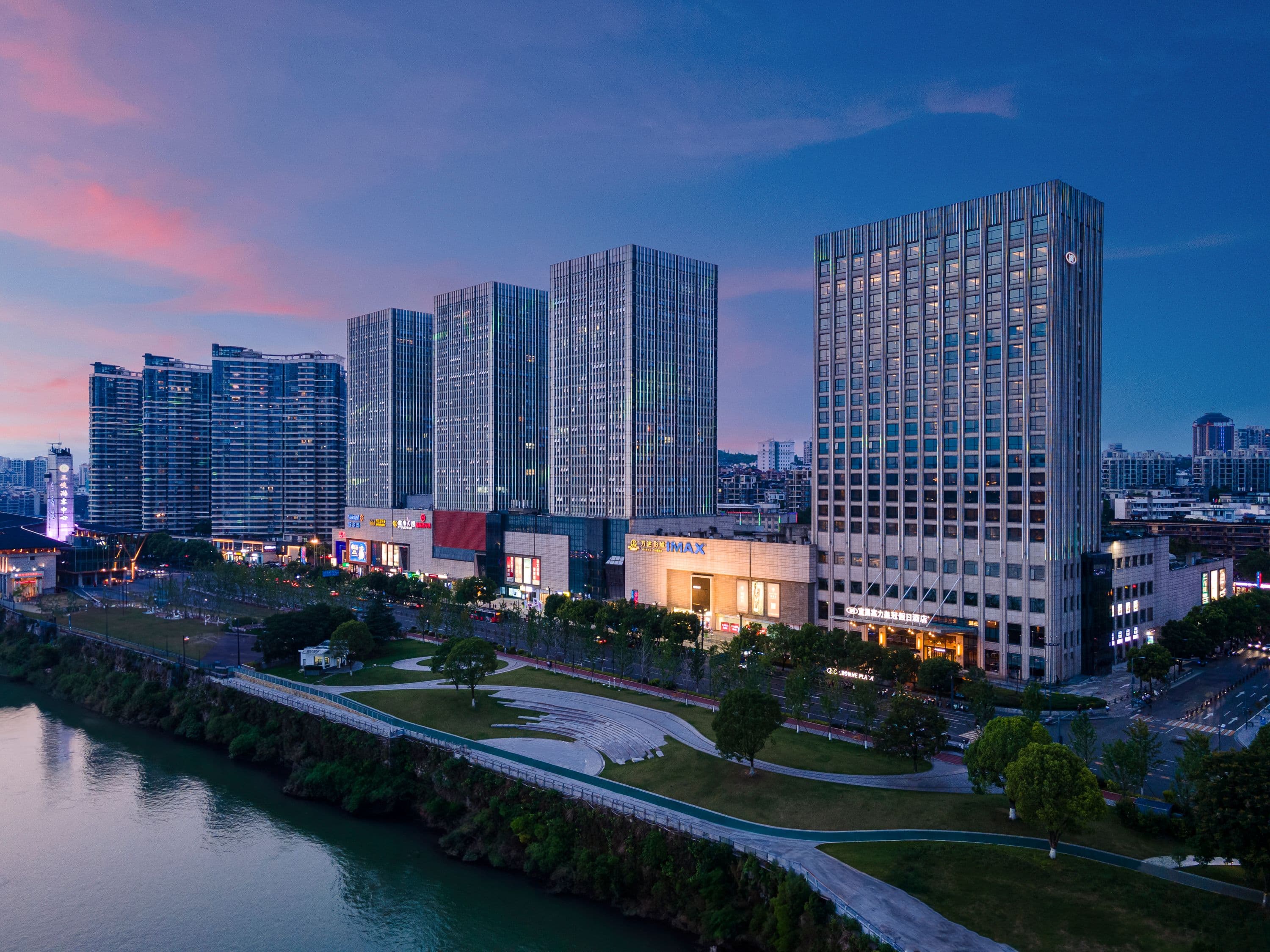 Crowne Plaza Yichang - Image 1