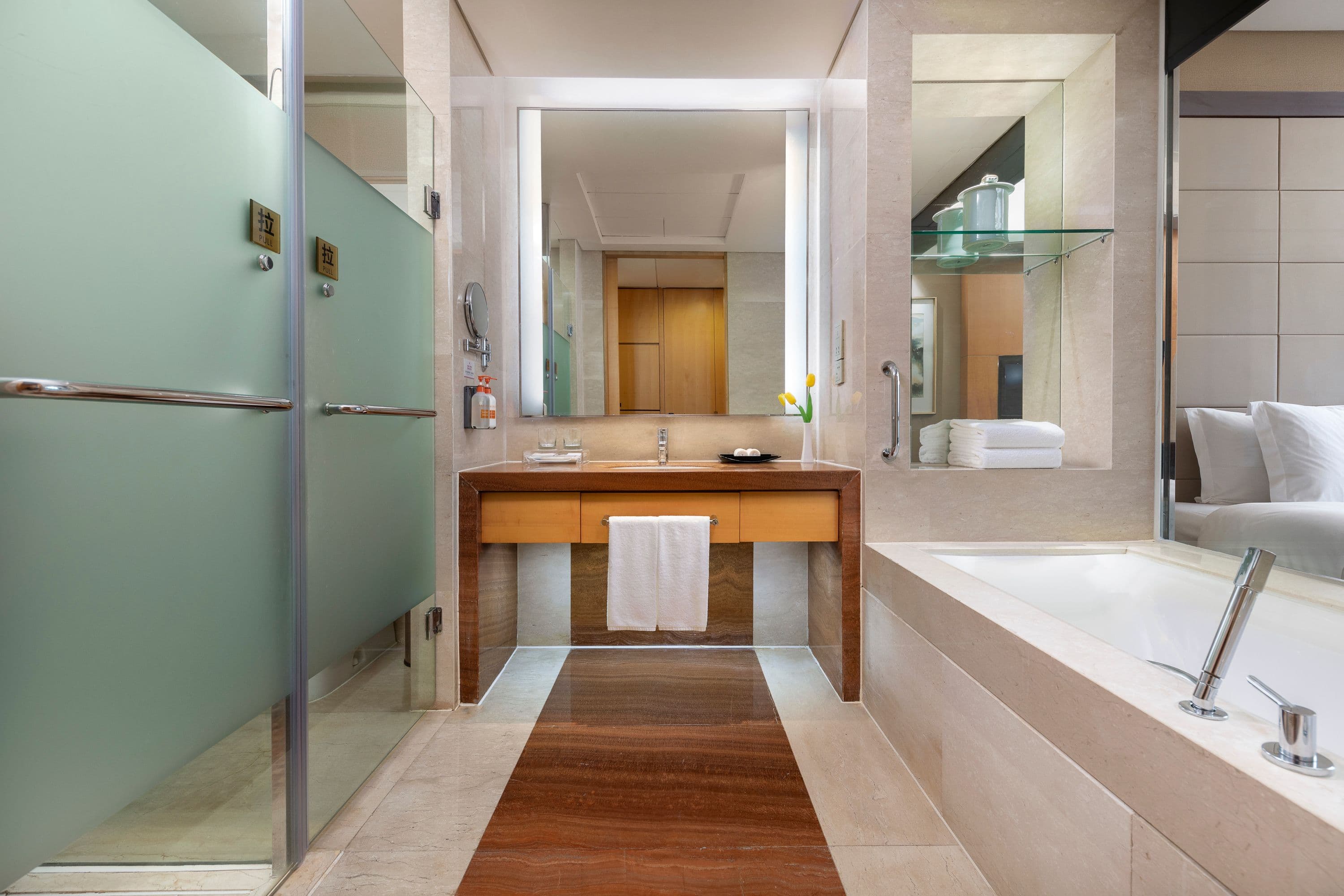 Crowne Plaza Yichang - Image 3