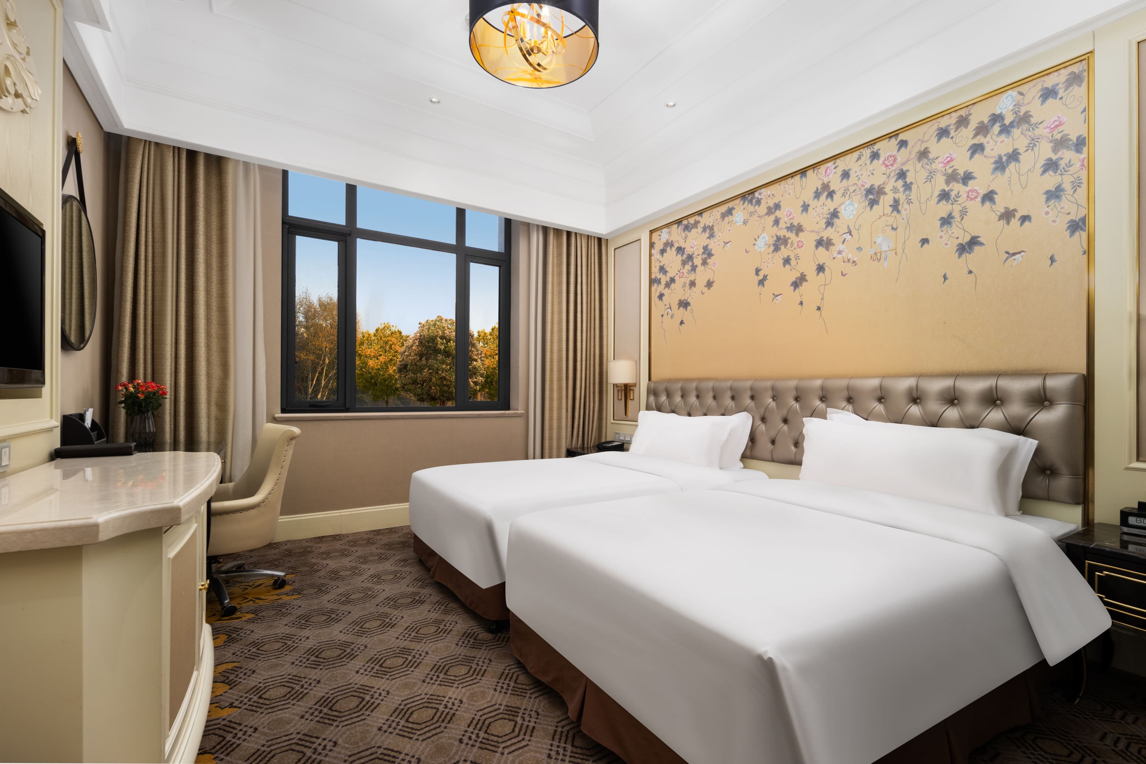Crowne Plaza Zhengzhou - Image 3