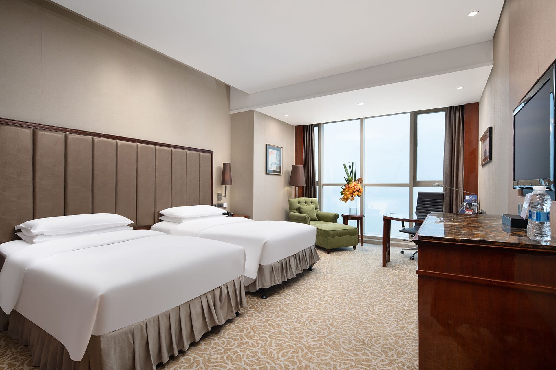 Crowne Plaza Zhenjiang - Image 3