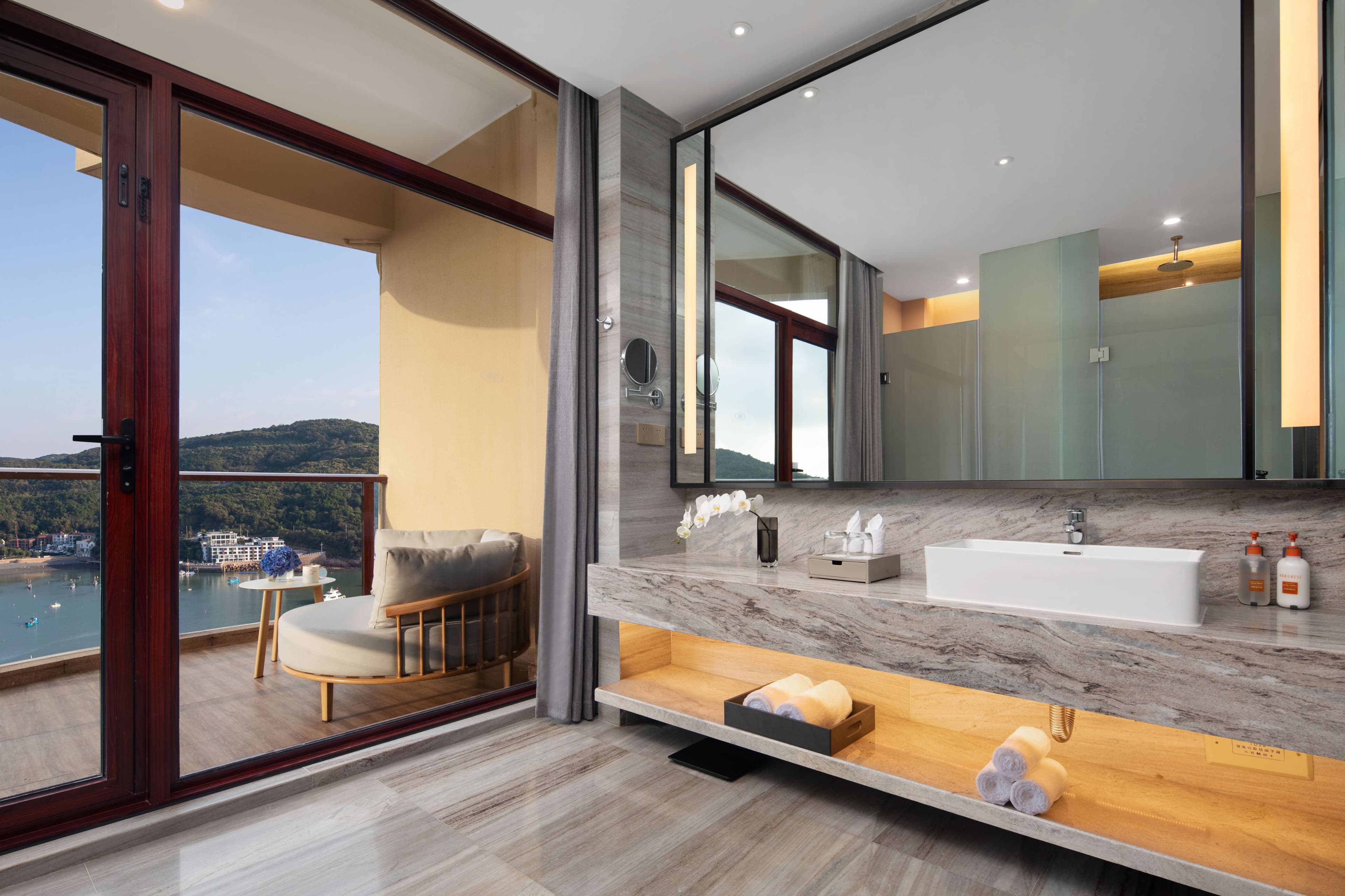 Crowne Plaza Zhoushan Seaview - Image 3