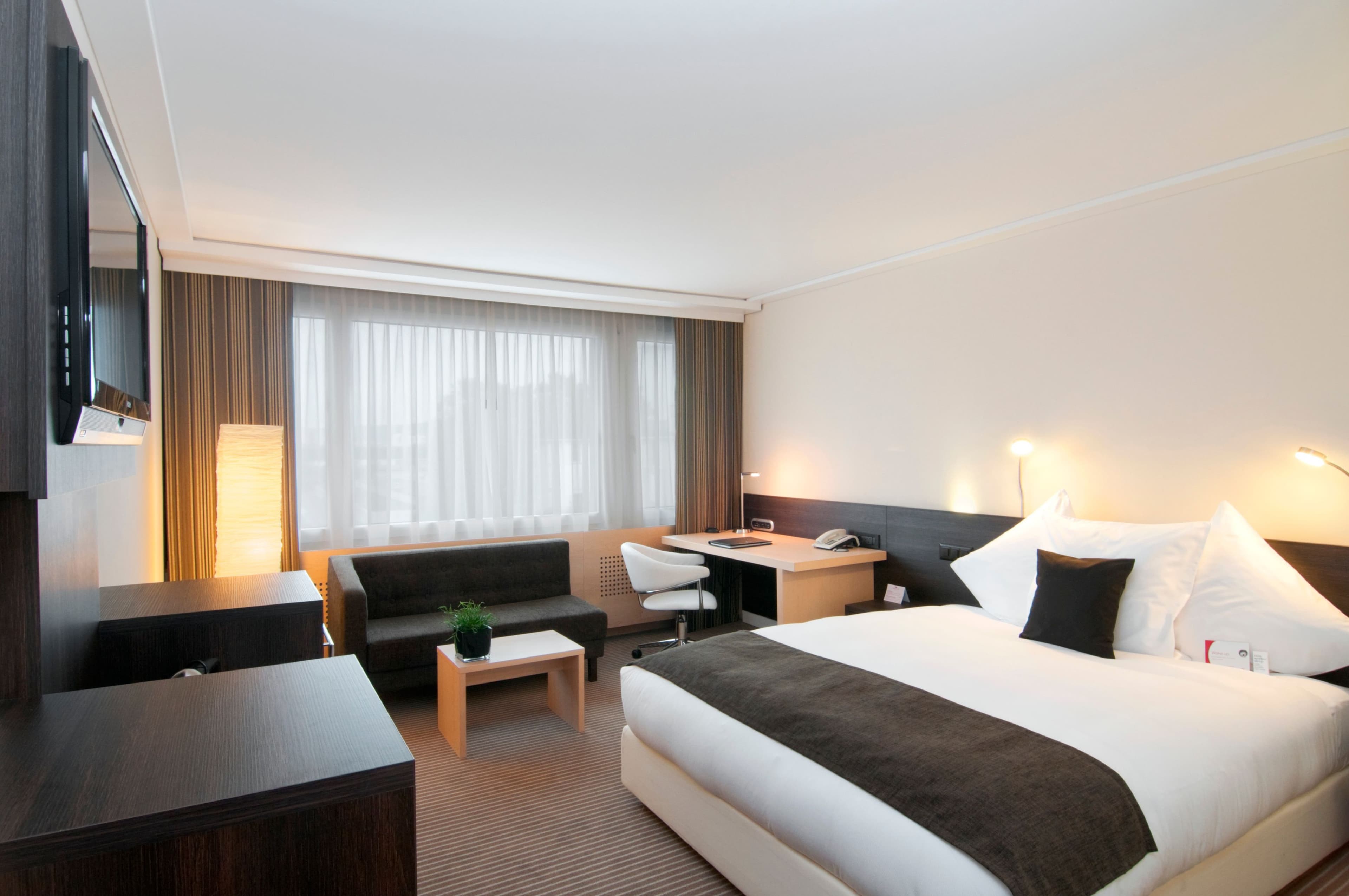 Crowne Plaza Zurich - Image 4