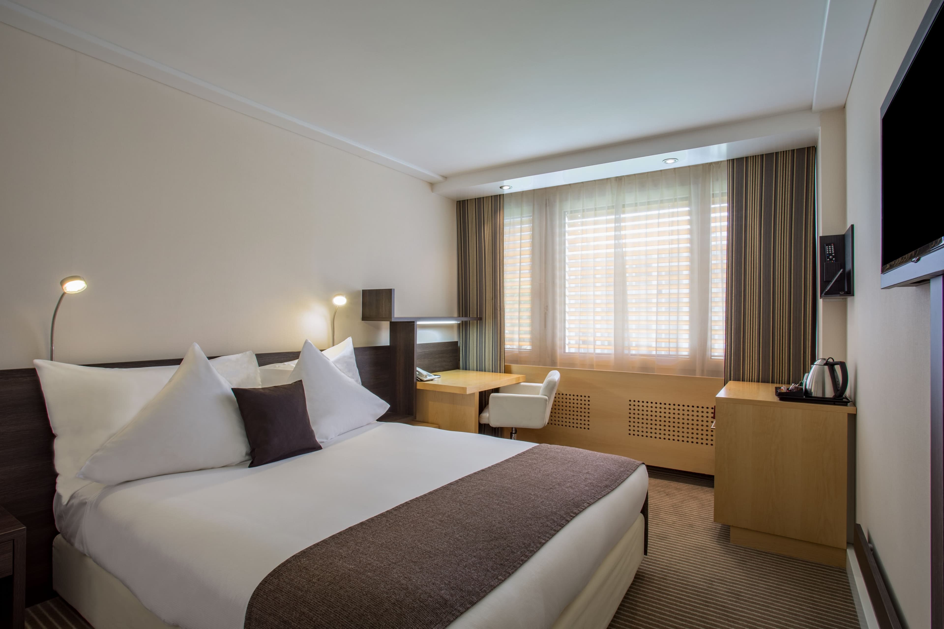 Crowne Plaza Zurich — 9