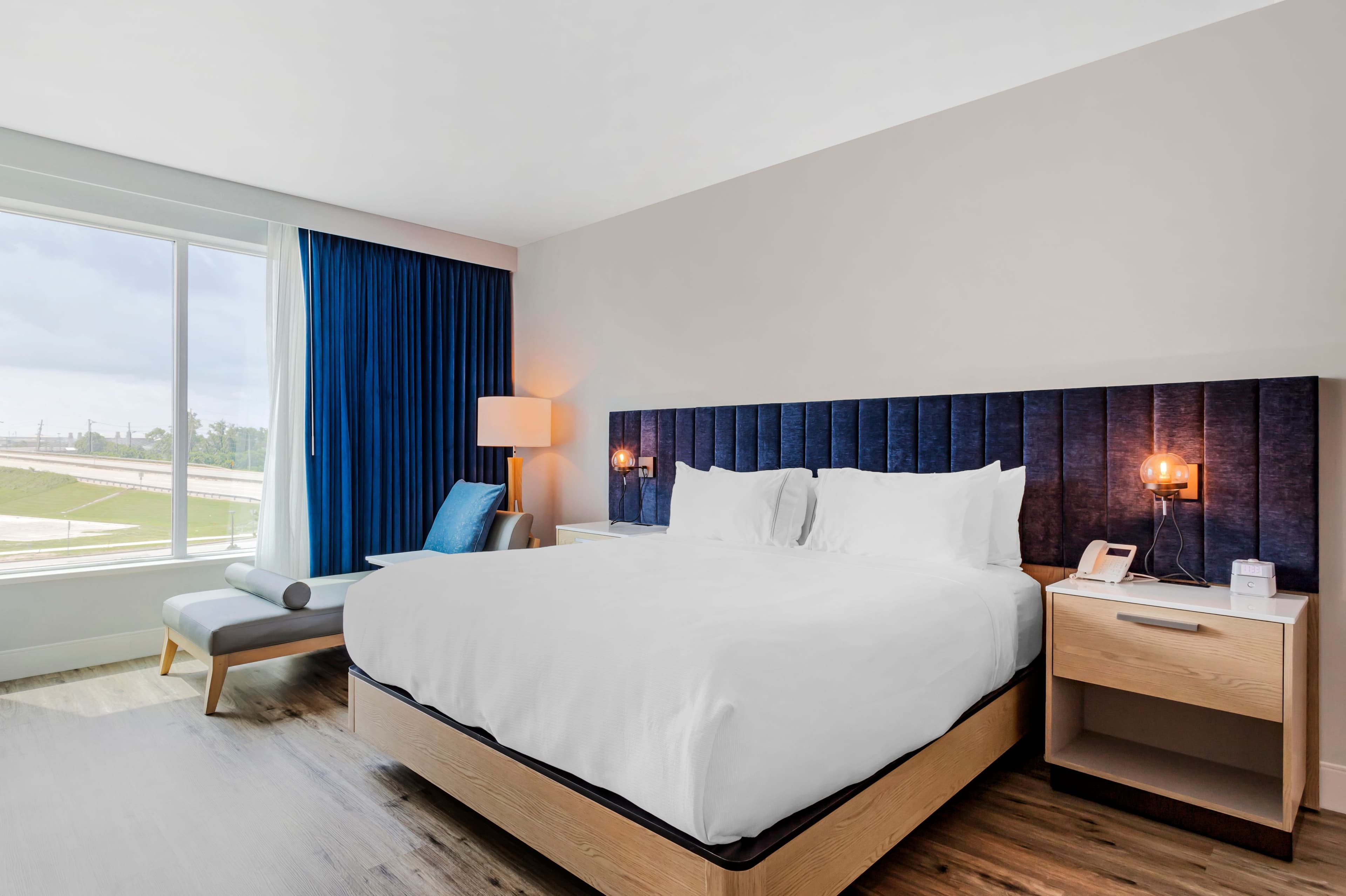 EVEN Hotel Waco - University Area - Image 4