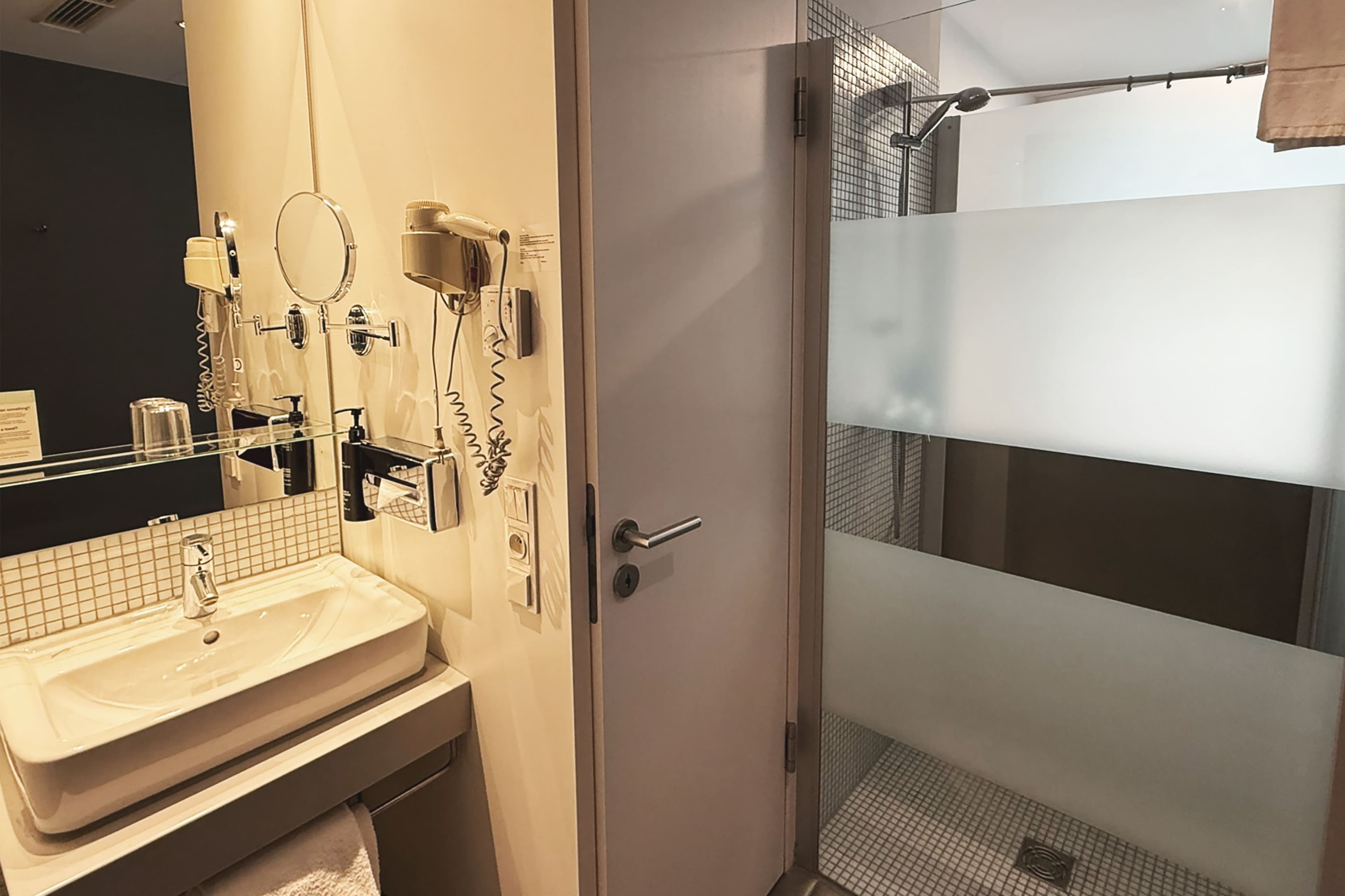 Standard Room - Image 14