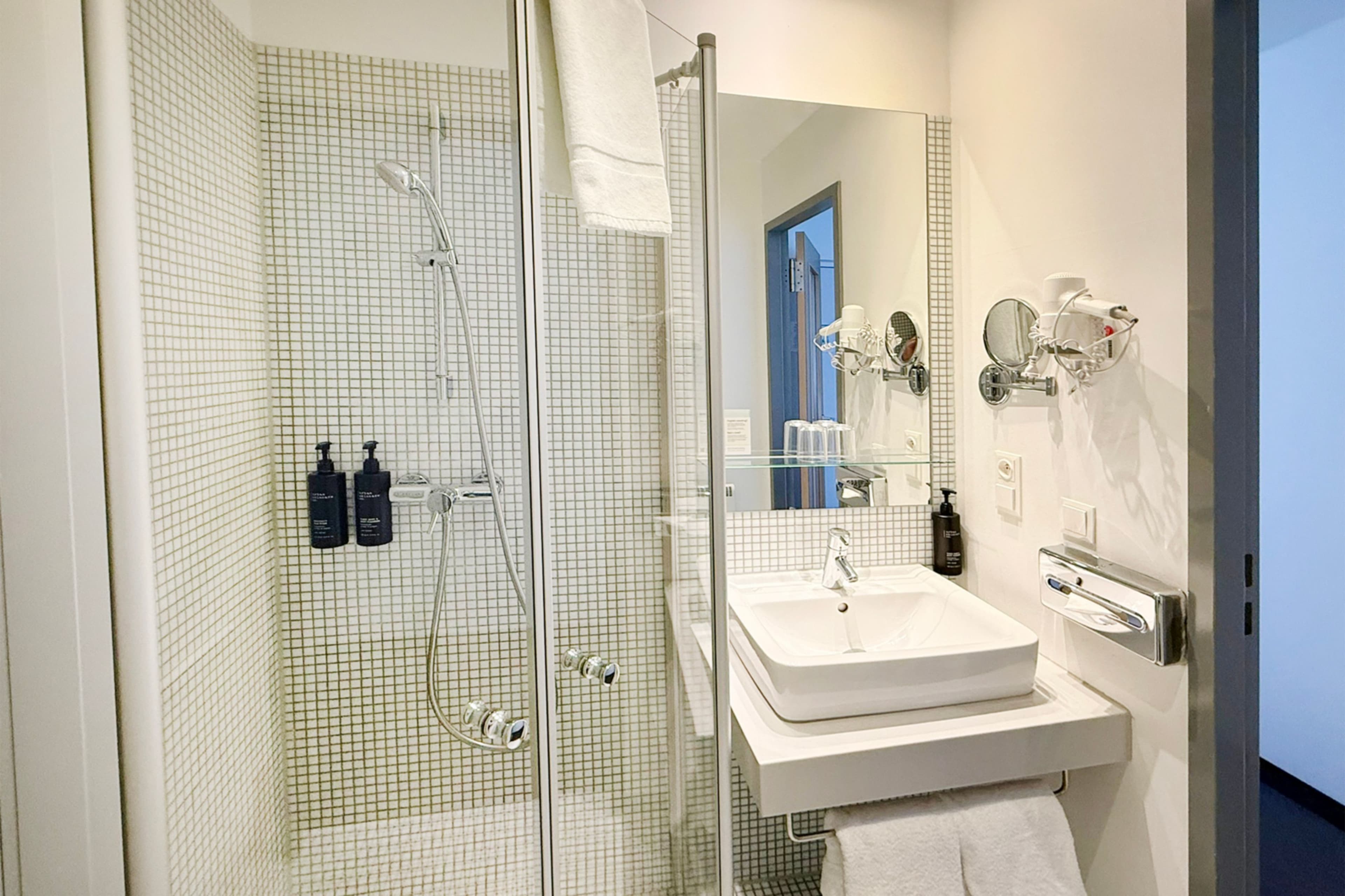 Standard Room - Image 12
