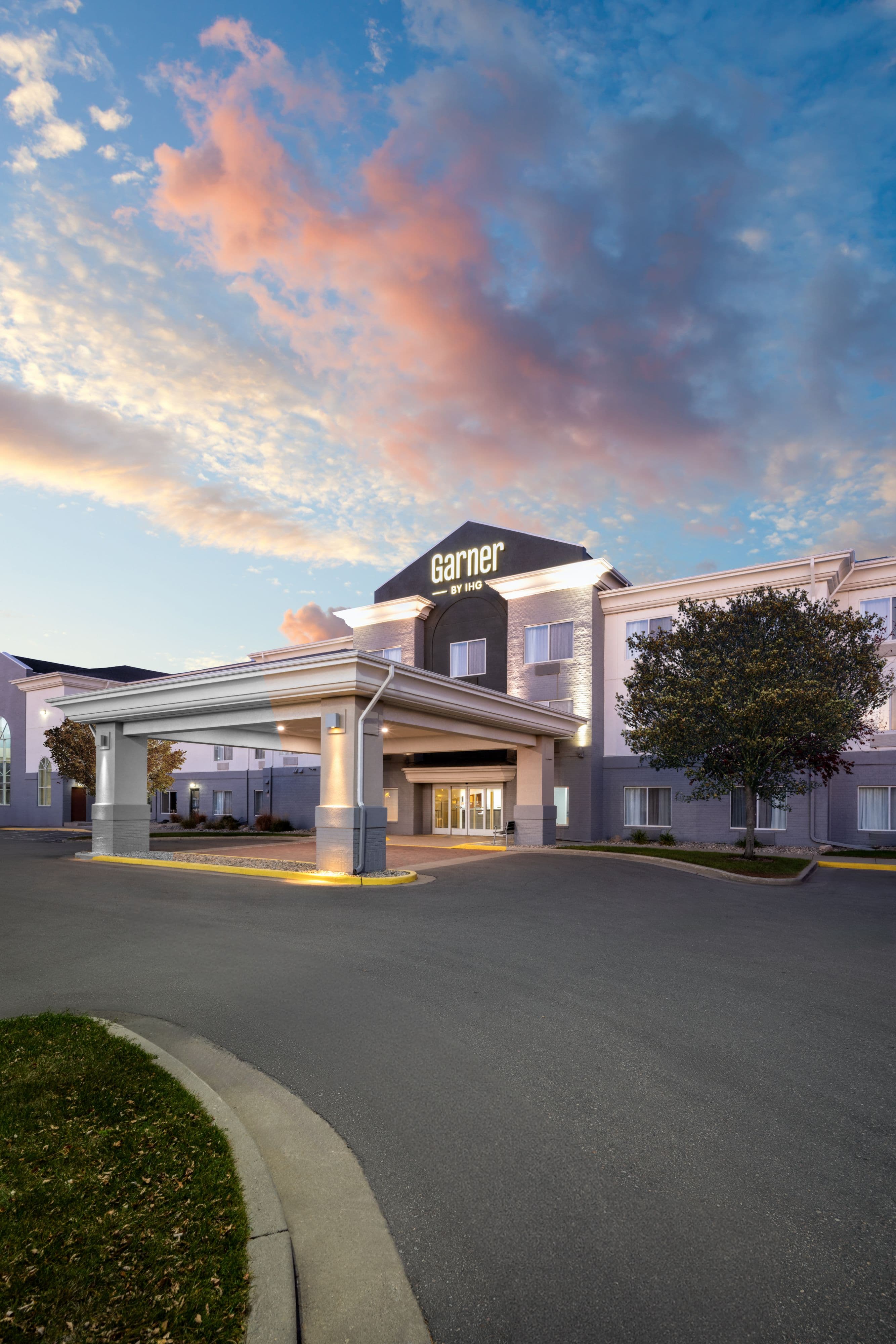 Garner Hotel Brookings - Image 1