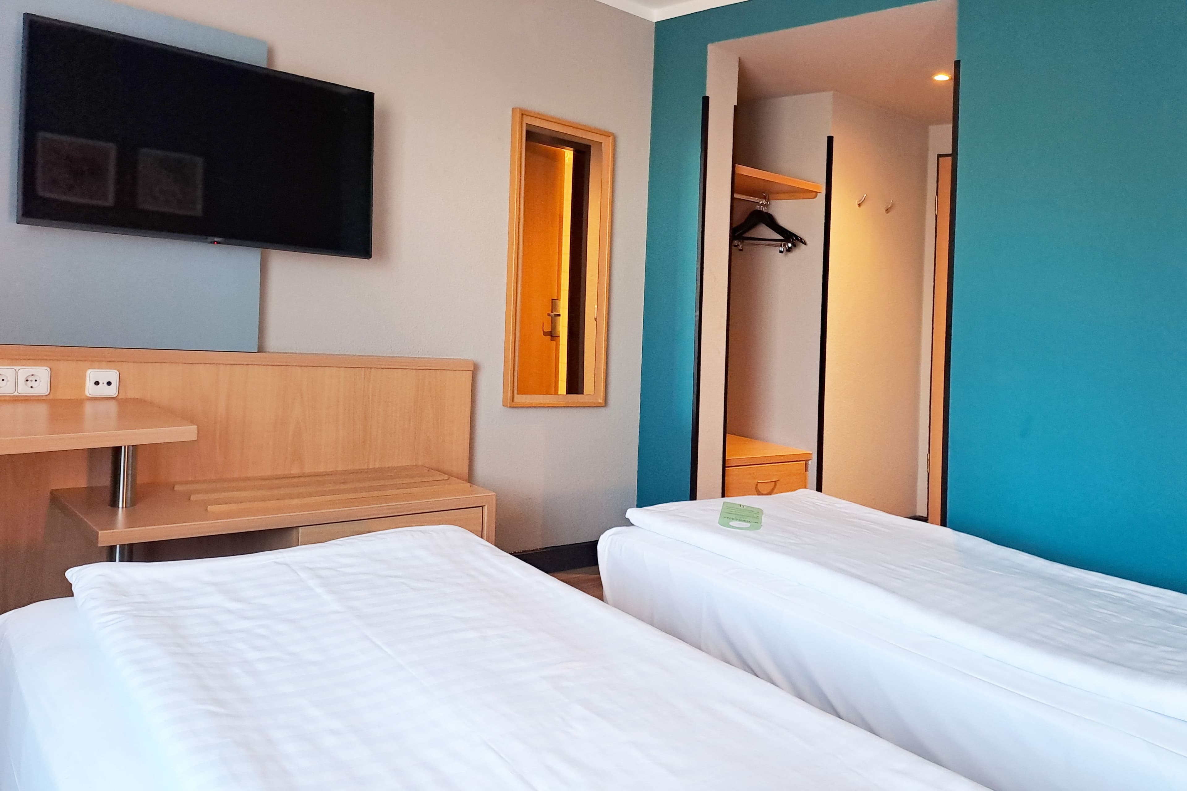 STANDARD ROOM - Image 11