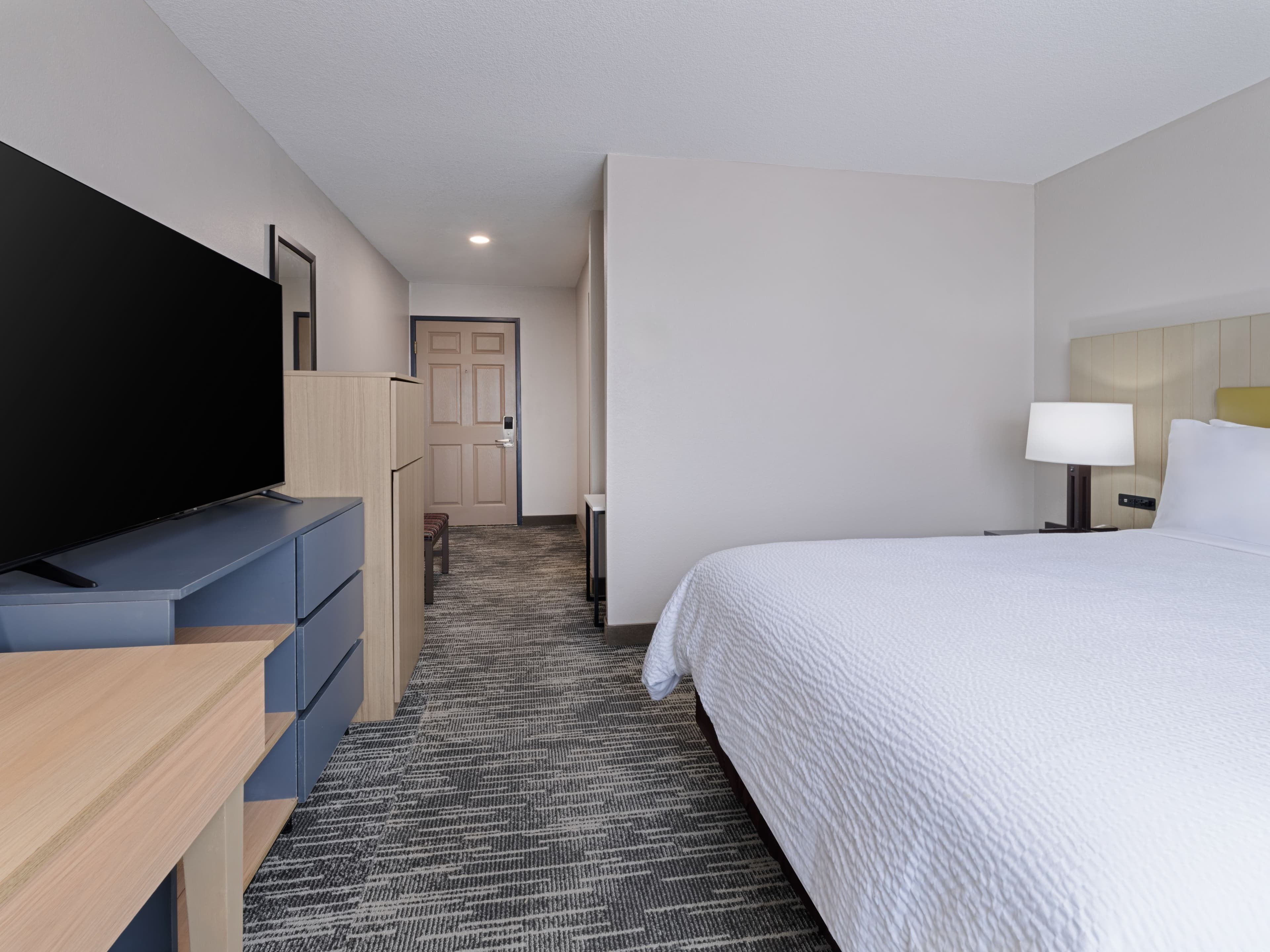 Garner Hotel Decatur - Forsyth — 13
