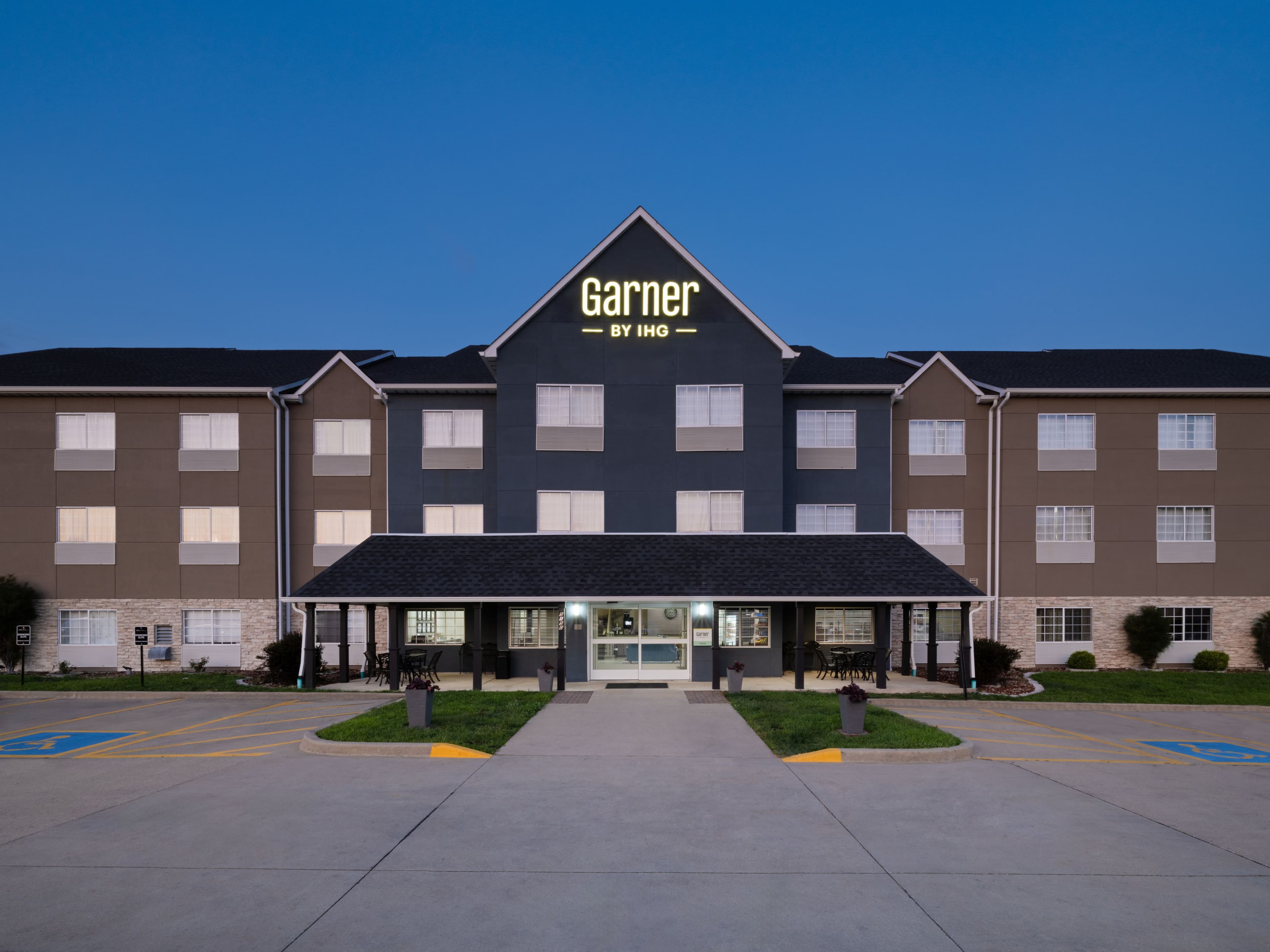 Garner Hotel Decatur - Forsyth - Image 1