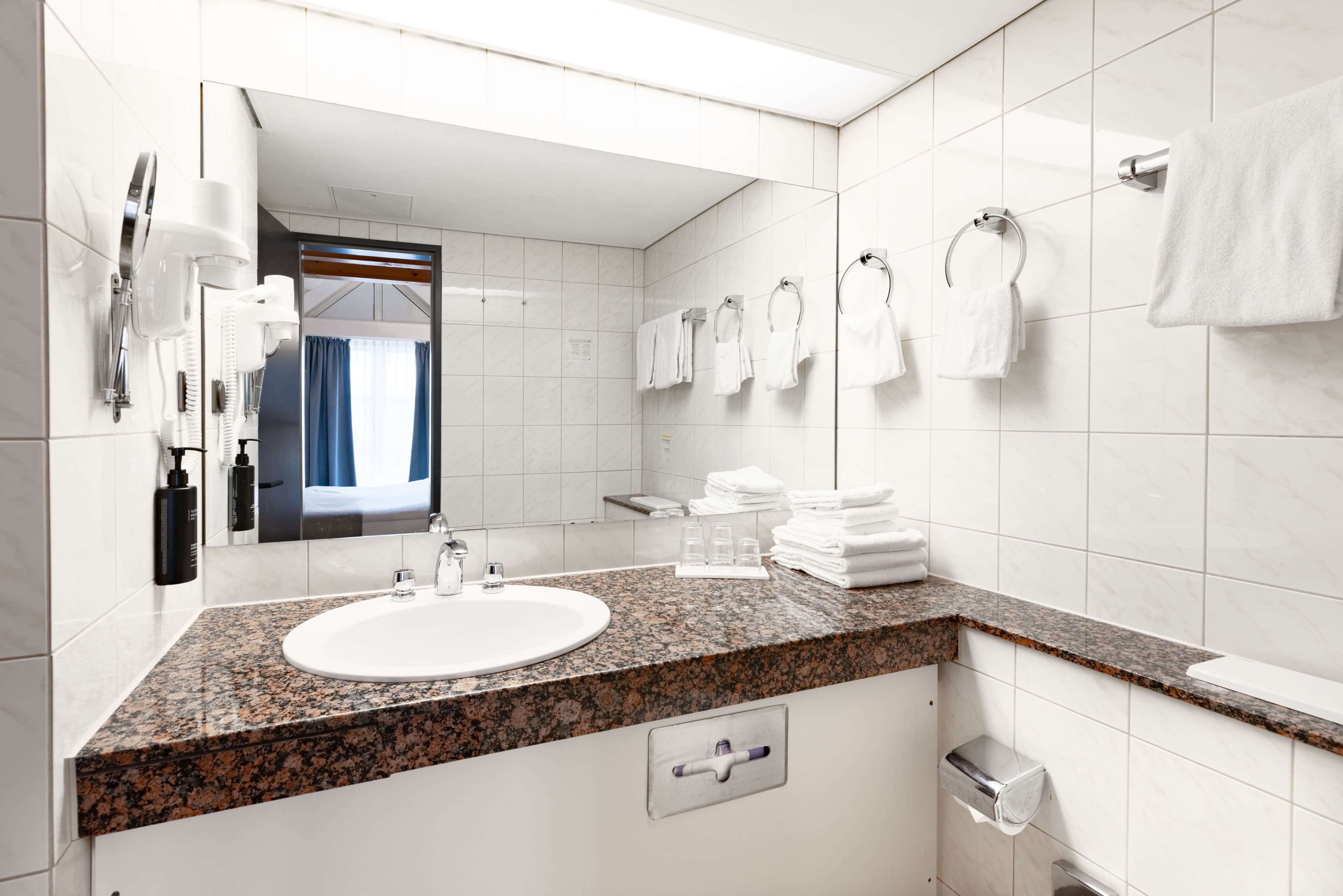 Garner Hotel Dusseldorf - Main Station - Image 5
