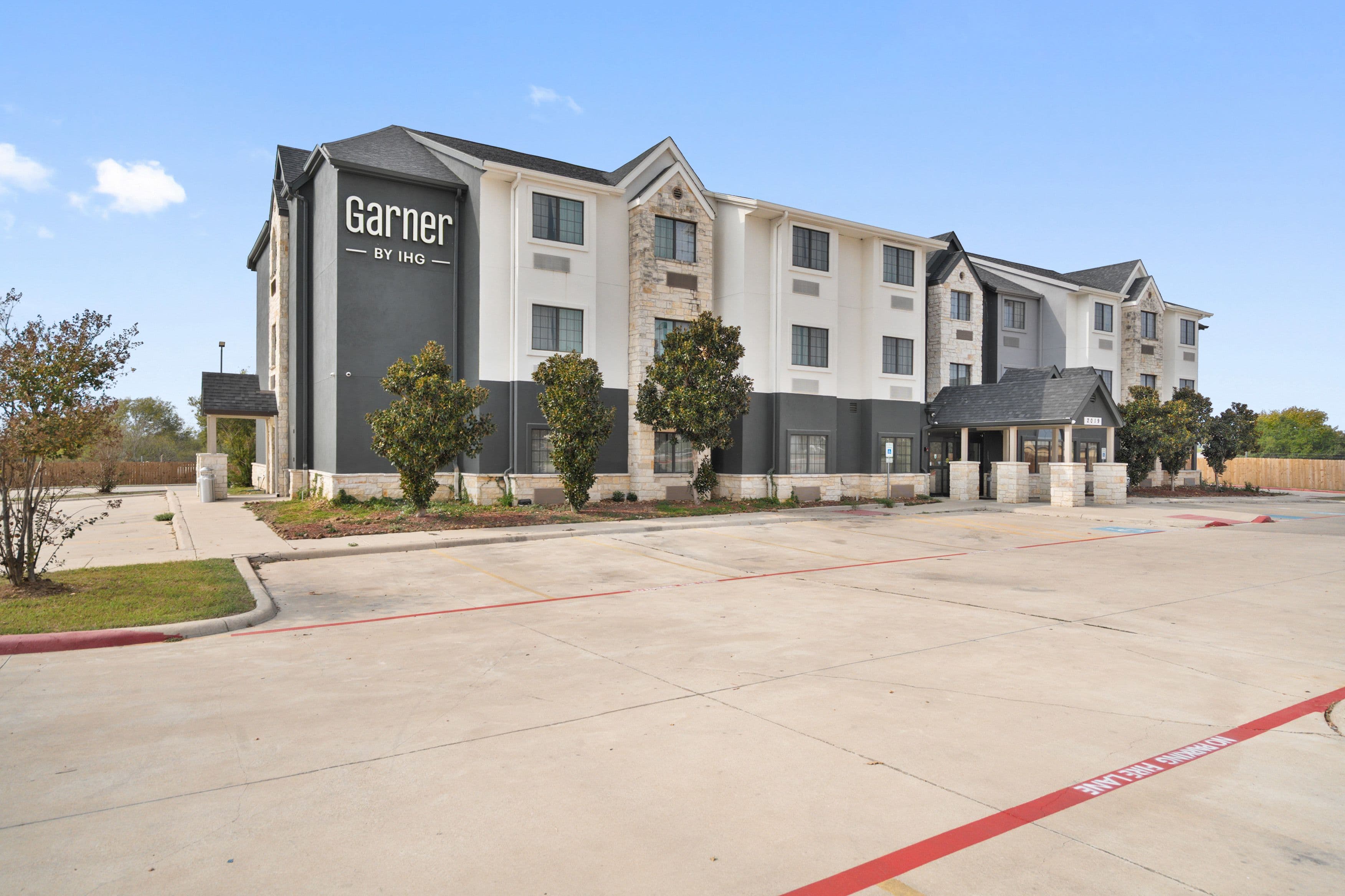 Garner Hotel Gonzales - Image 1