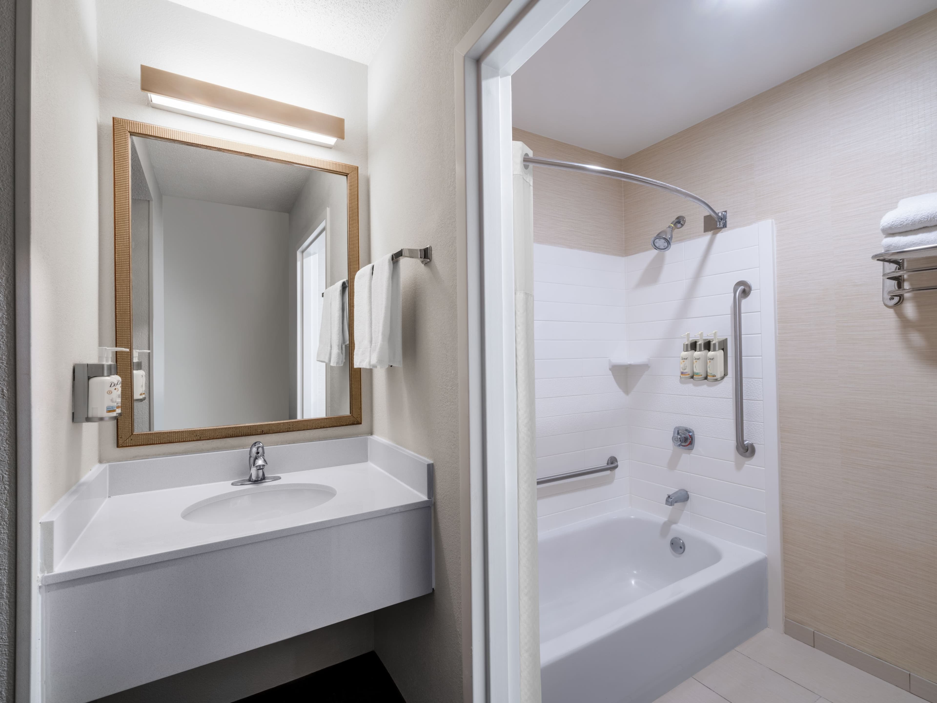 Garner Hotel Macon West — 10