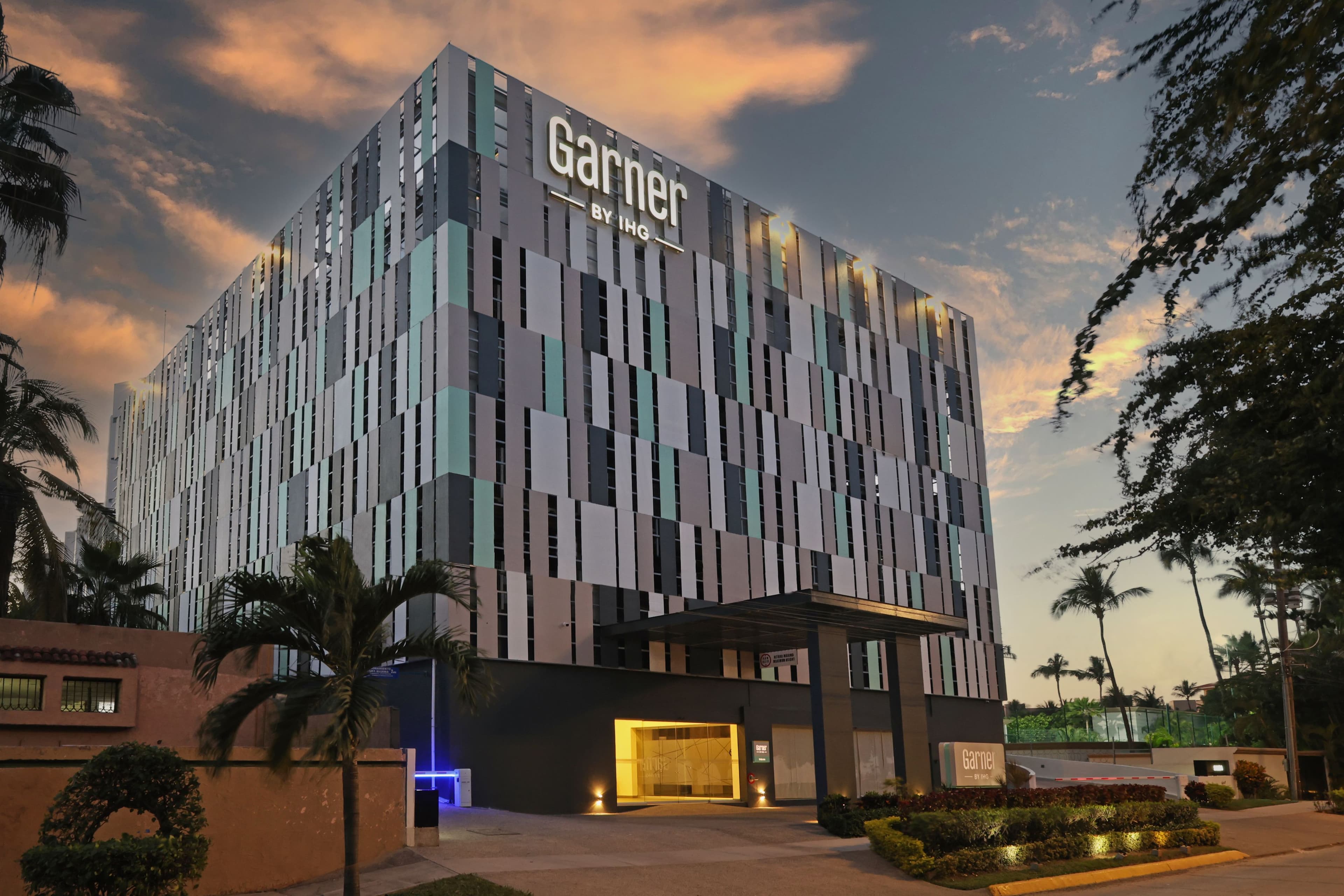 Garner Hotel Mazatlan Beach - Image 1