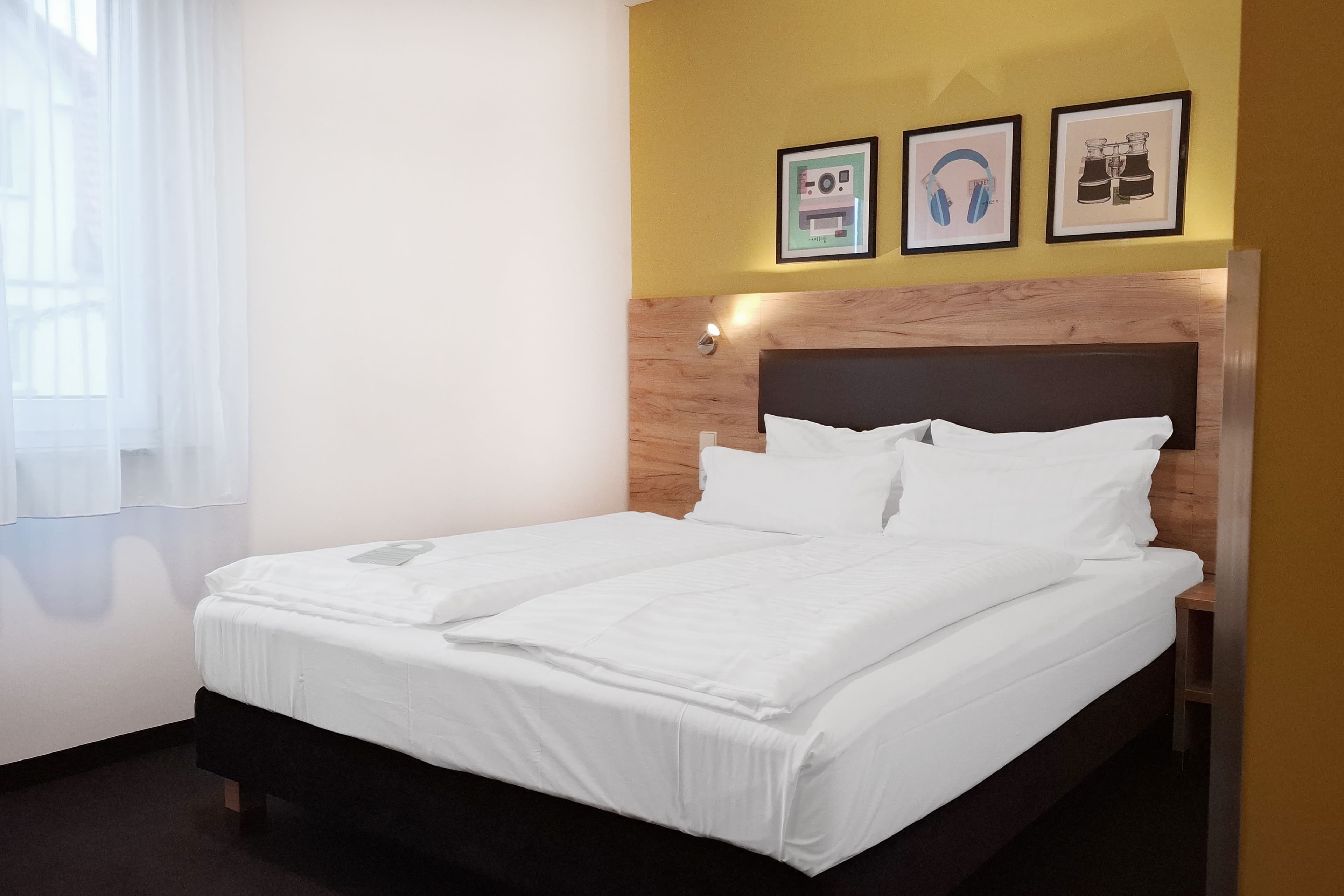 Standard Room - Image 12