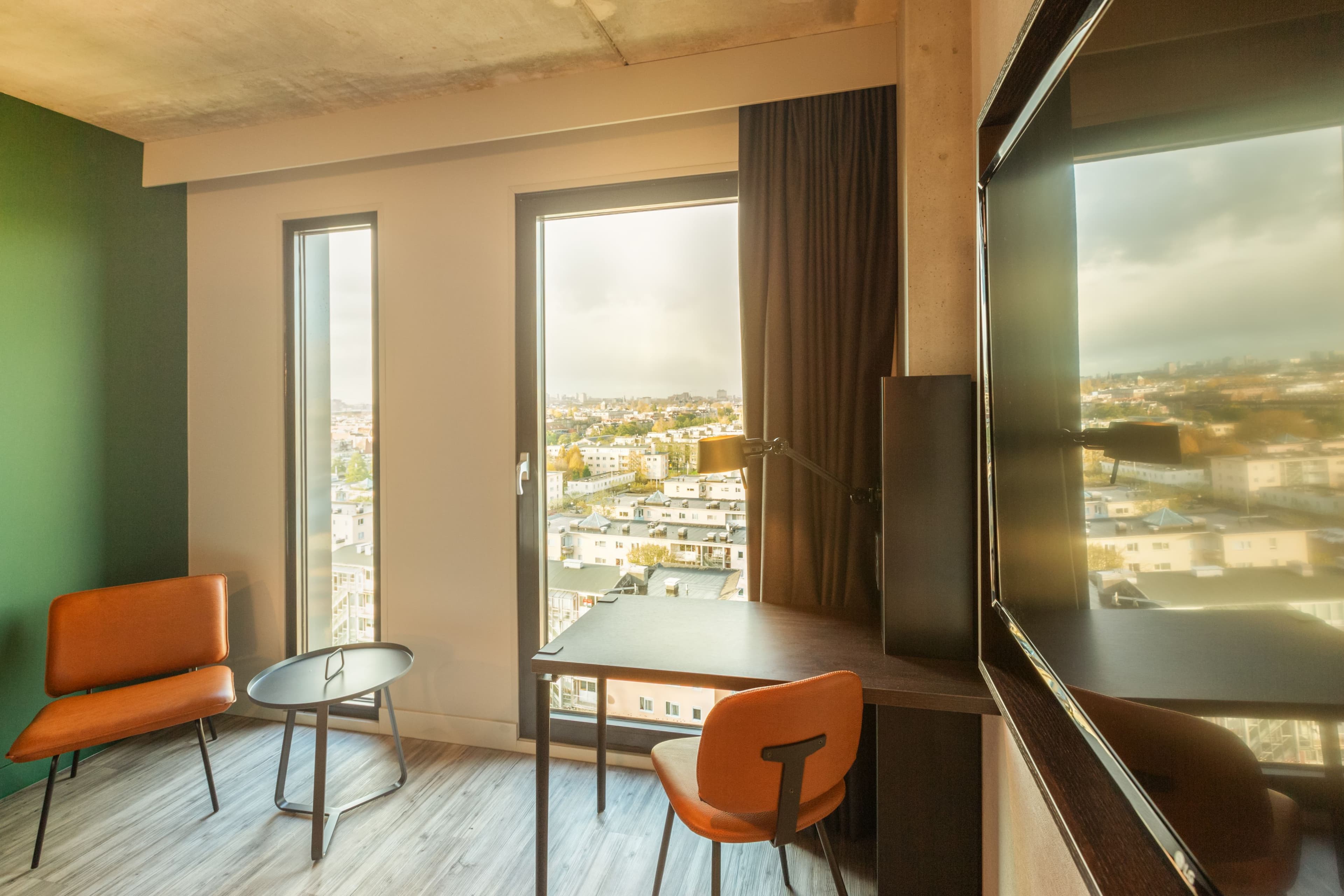 Holiday Inn - the niu, Fender Amsterdam — 9