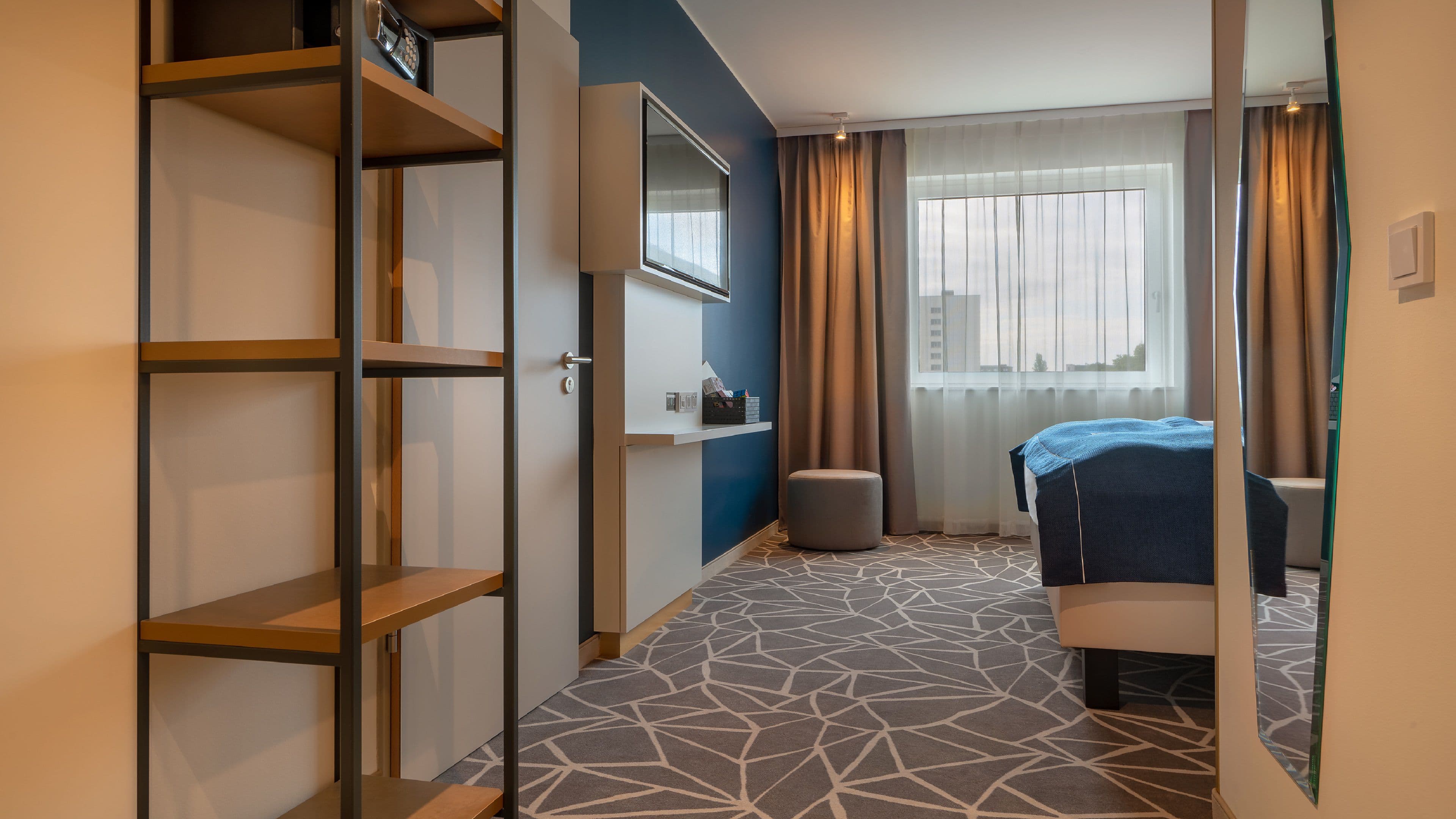 Holiday Inn - the niu, Ridge Halle Central Station — 8