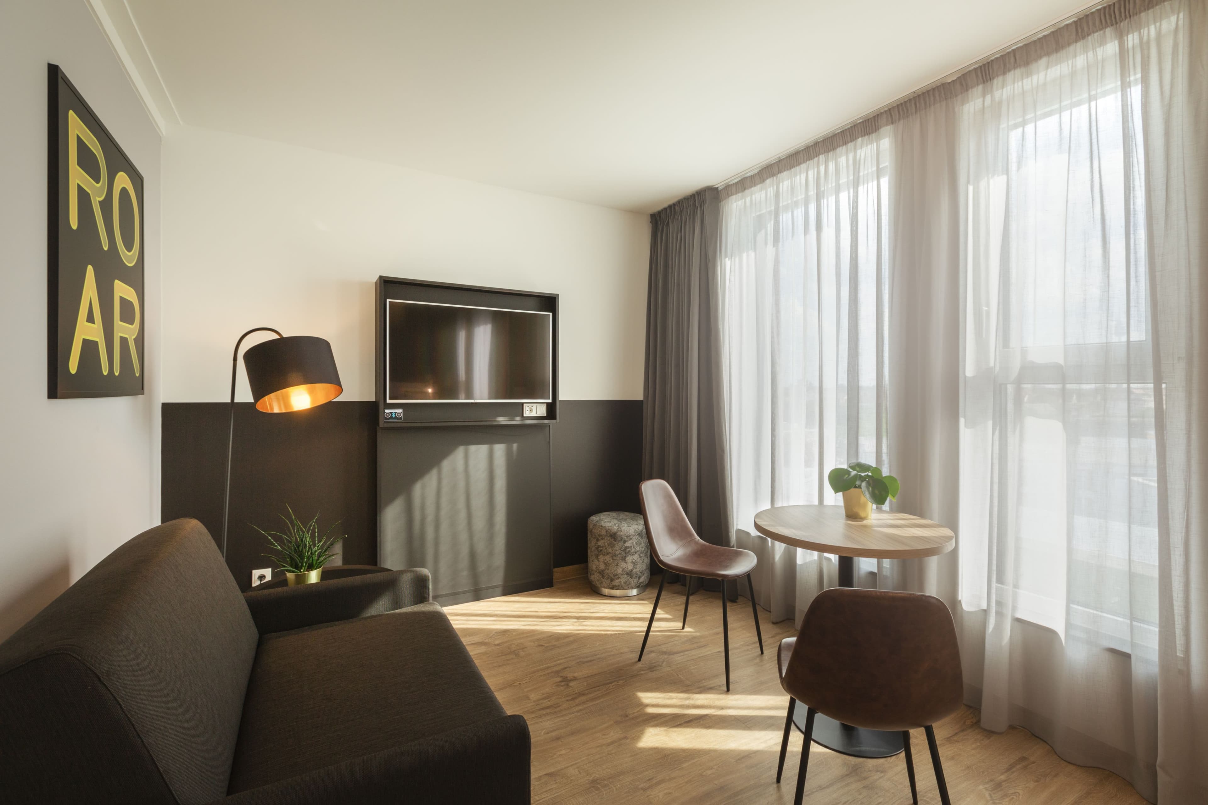 Holiday Inn - the niu, Leo Nuremberg — 16