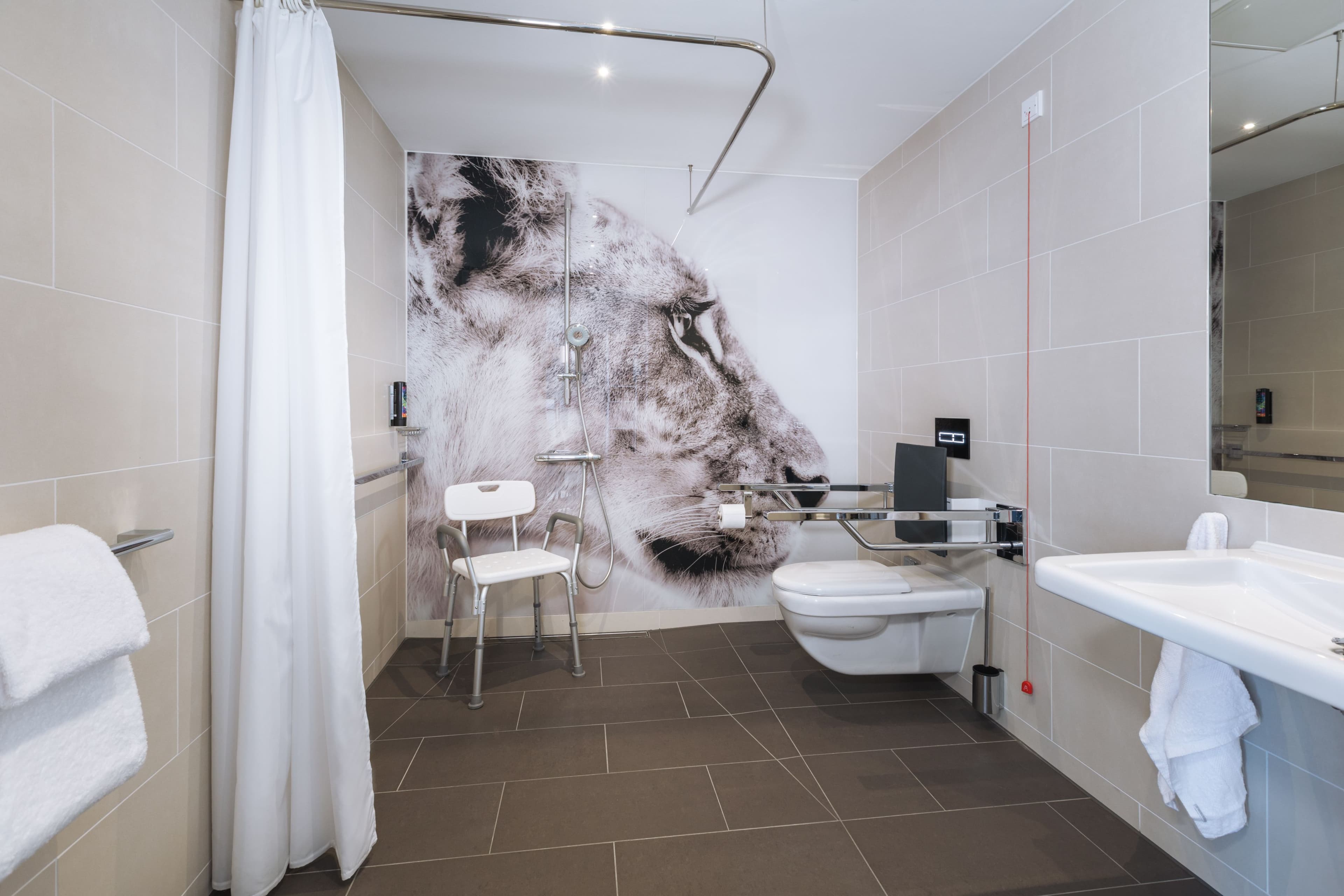 Holiday Inn - the niu, Leo Nuremberg — 12