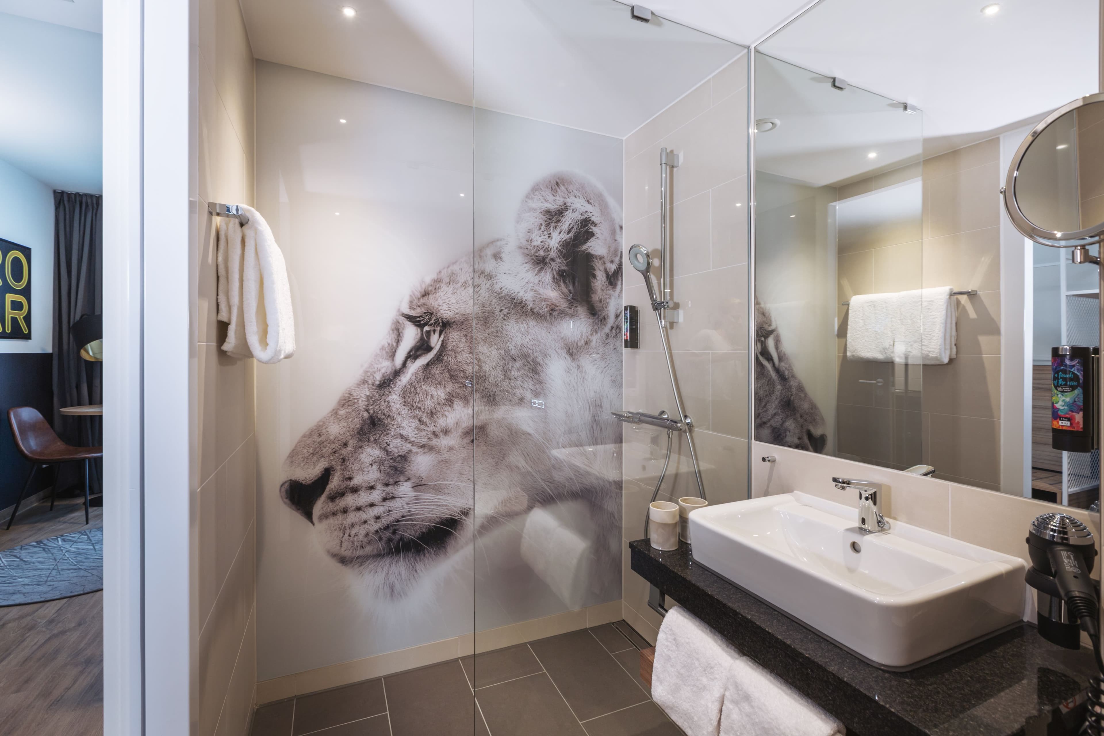 Holiday Inn - the niu, Leo Nuremberg — 6