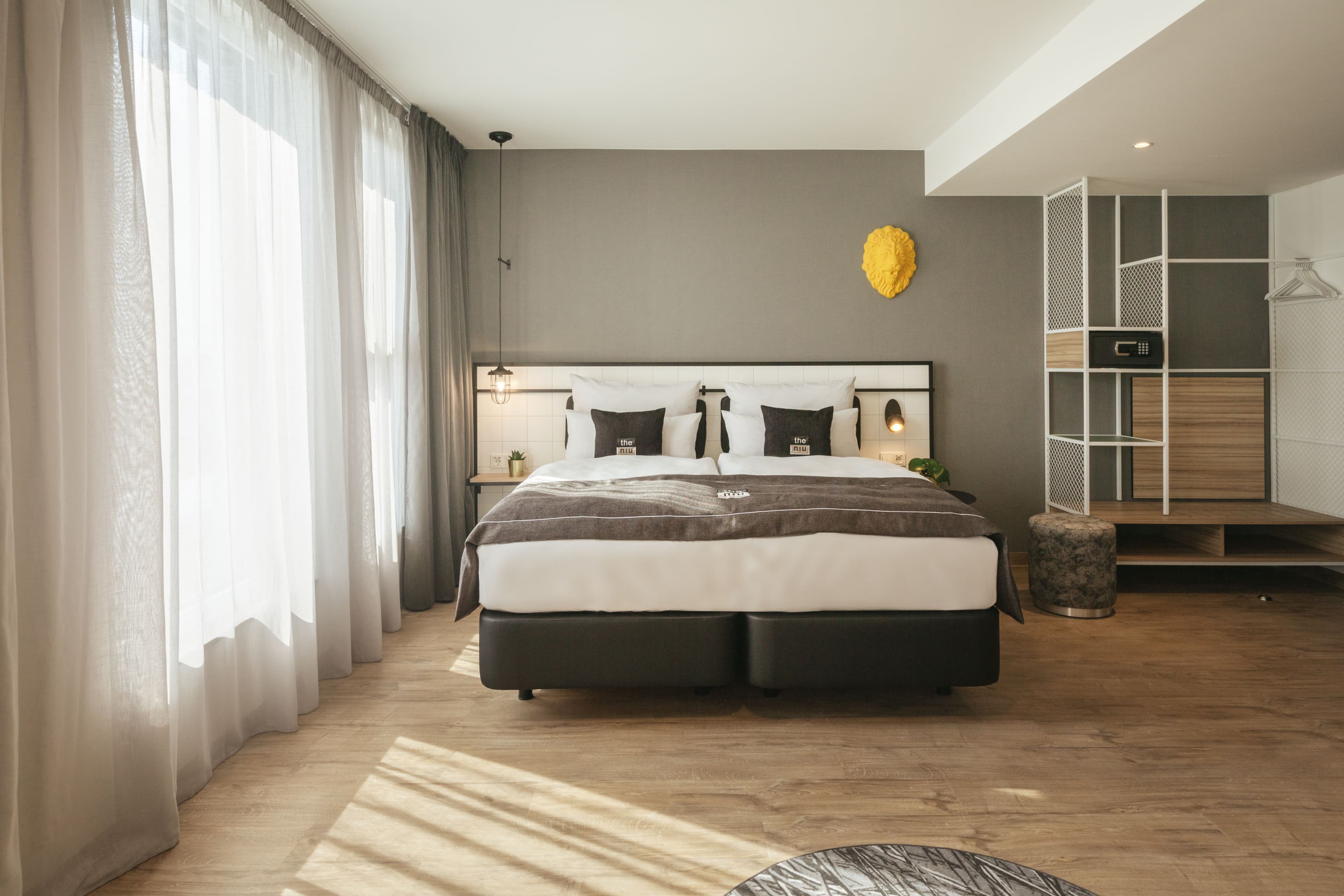 Holiday Inn - the niu, Leo Nuremberg — 13