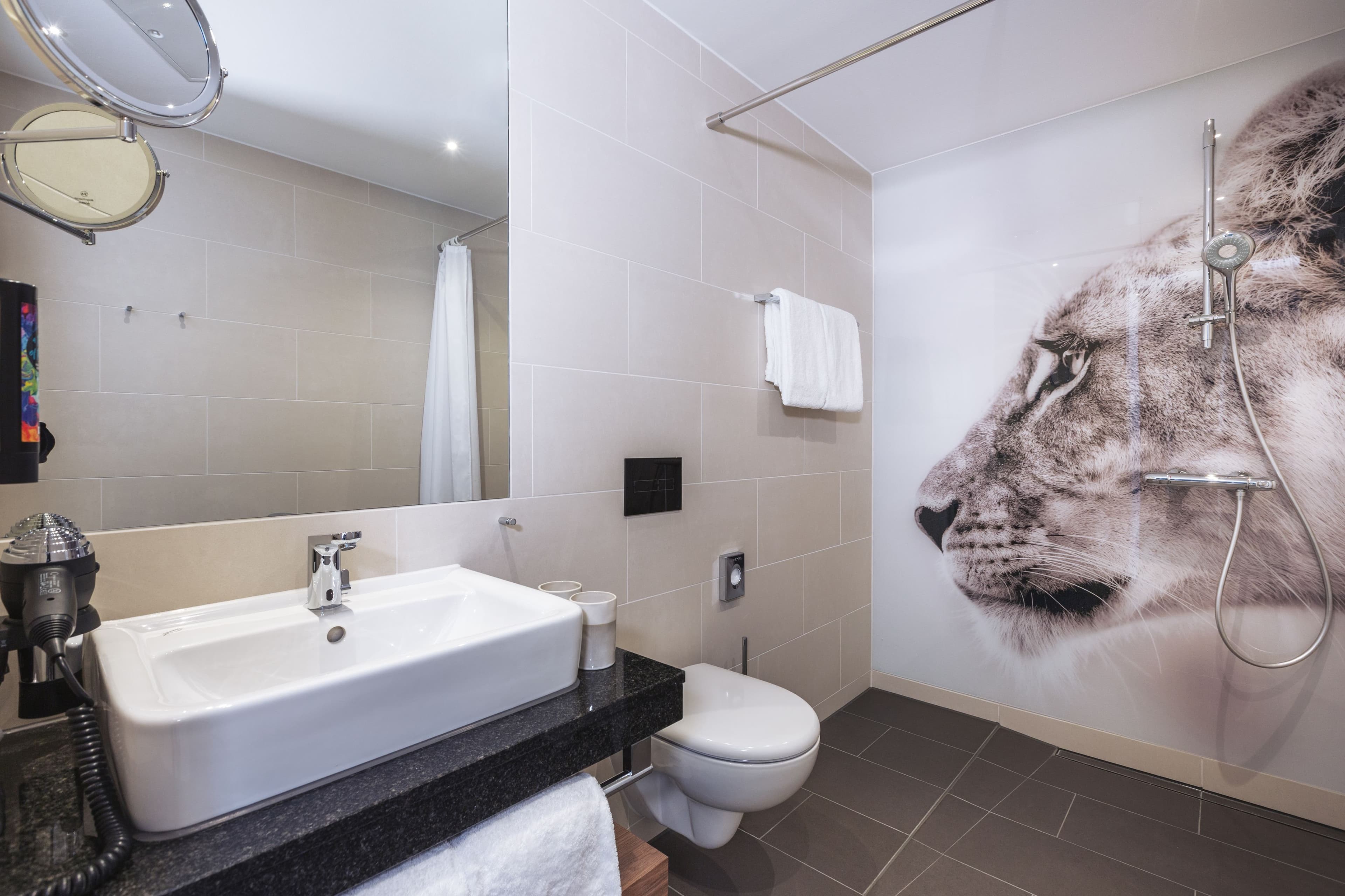 Holiday Inn - the niu, Leo Nuremberg — 17