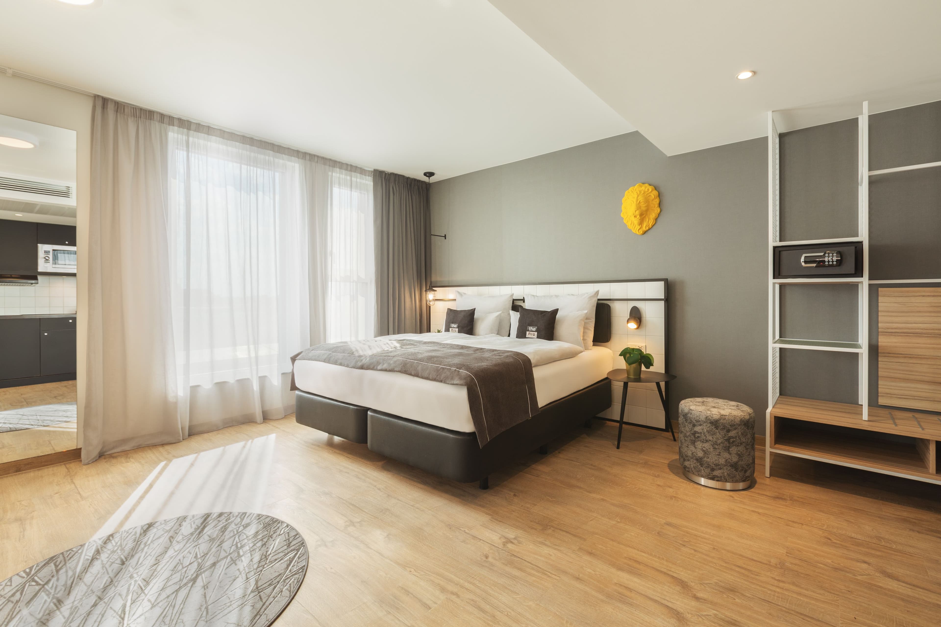 Holiday Inn - the niu, Leo Nuremberg — 14